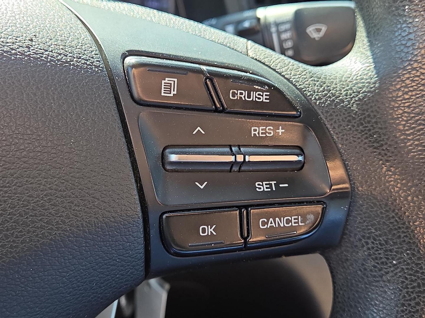 2020 Machine Gray - 2C /Black - C1 Hyundai Elantra SEL (5NPD84LF5LH) with an Nu 2L I-4 DOHC, D-CVVT variable valve control, regular unleaded, engine with 147HP engine, located at 4711 Ave Q, Lubbock, TX, 79412, (806) 687-2362, 33.551304, -101.855293 - Photo#23