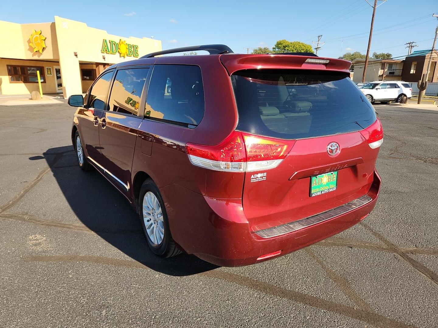 2013 MAROON Toyota Sienna XLE V6 8 Passenger (5TDYK3DC0DS) with an 3.5L V-6 DOHC, variable valve control, regular unleaded, engine with 266HP engine, located at 4711 Ave Q, Lubbock, TX, 79412, (806) 687-2362, 33.551304, -101.855293 - Photo#2