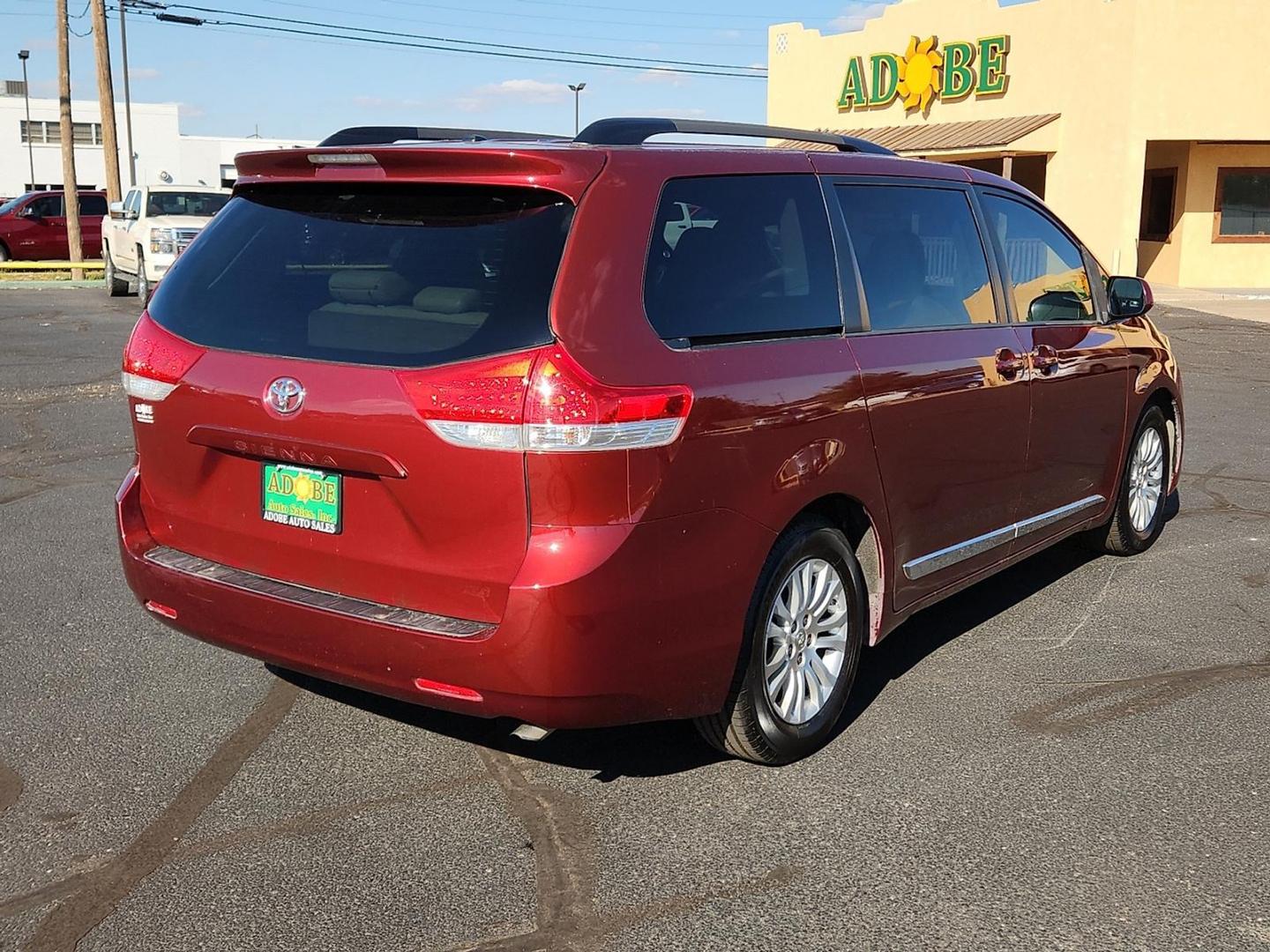 2013 MAROON Toyota Sienna XLE V6 8 Passenger (5TDYK3DC0DS) with an 3.5L V-6 DOHC, variable valve control, regular unleaded, engine with 266HP engine, located at 4711 Ave Q, Lubbock, TX, 79412, (806) 687-2362, 33.551304, -101.855293 - Photo#3