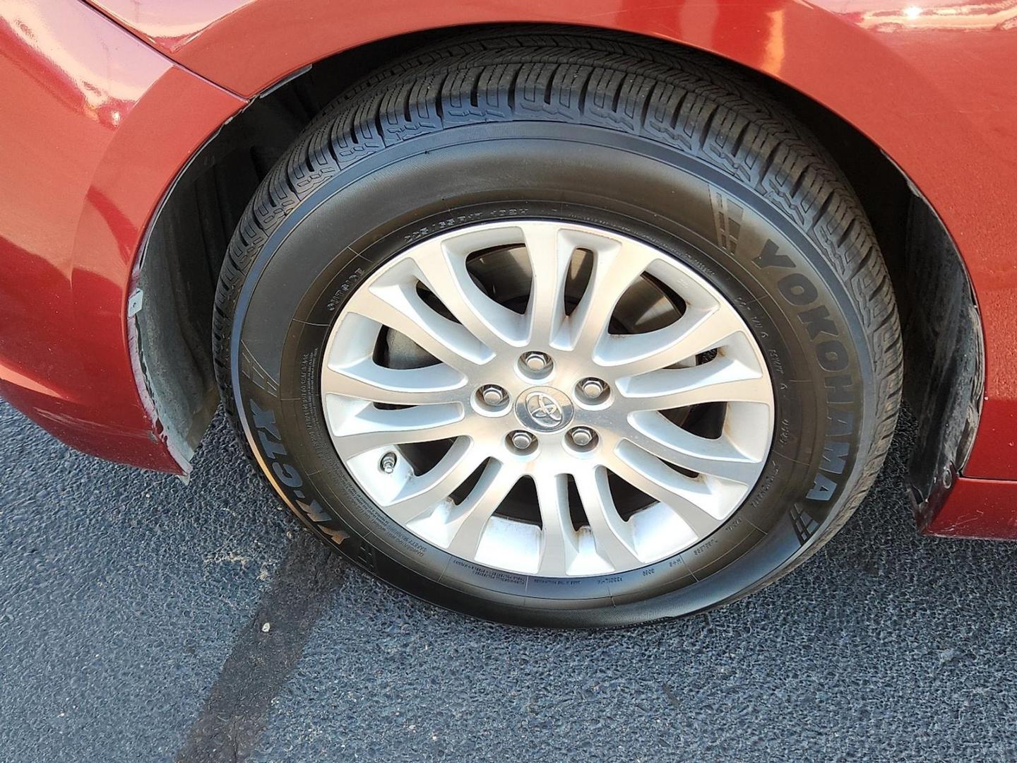 2013 MAROON Toyota Sienna XLE V6 8 Passenger (5TDYK3DC0DS) with an 3.5L V-6 DOHC, variable valve control, regular unleaded, engine with 266HP engine, located at 4711 Ave Q, Lubbock, TX, 79412, (806) 687-2362, 33.551304, -101.855293 - Photo#6