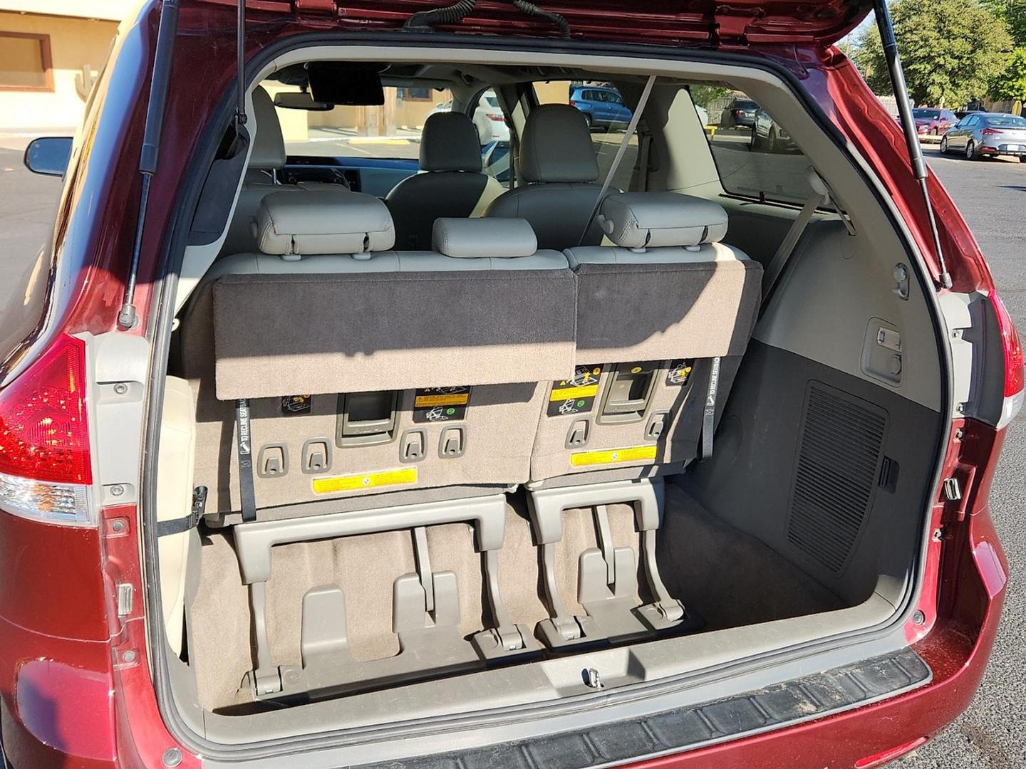 2013 MAROON Toyota Sienna XLE V6 8 Passenger (5TDYK3DC0DS) with an 3.5L V-6 DOHC, variable valve control, regular unleaded, engine with 266HP engine, located at 4711 Ave Q, Lubbock, TX, 79412, (806) 687-2362, 33.551304, -101.855293 - Photo#7