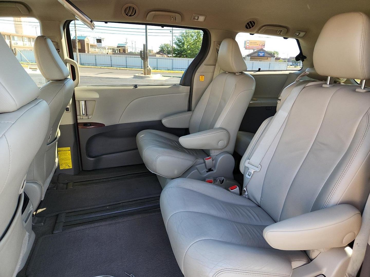 2013 MAROON Toyota Sienna XLE V6 8 Passenger (5TDYK3DC0DS) with an 3.5L V-6 DOHC, variable valve control, regular unleaded, engine with 266HP engine, located at 4711 Ave Q, Lubbock, TX, 79412, (806) 687-2362, 33.551304, -101.855293 - Photo#8
