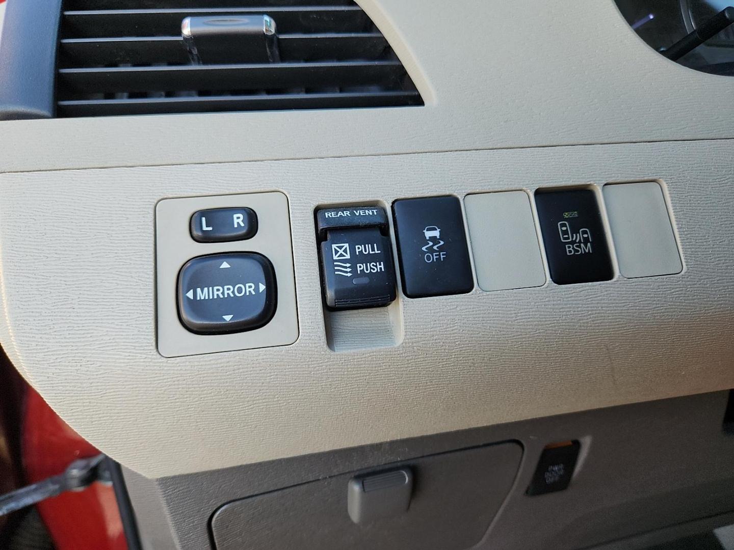 2013 MAROON Toyota Sienna XLE V6 8 Passenger (5TDYK3DC0DS) with an 3.5L V-6 DOHC, variable valve control, regular unleaded, engine with 266HP engine, located at 4711 Ave Q, Lubbock, TX, 79412, (806) 687-2362, 33.551304, -101.855293 - Photo#16