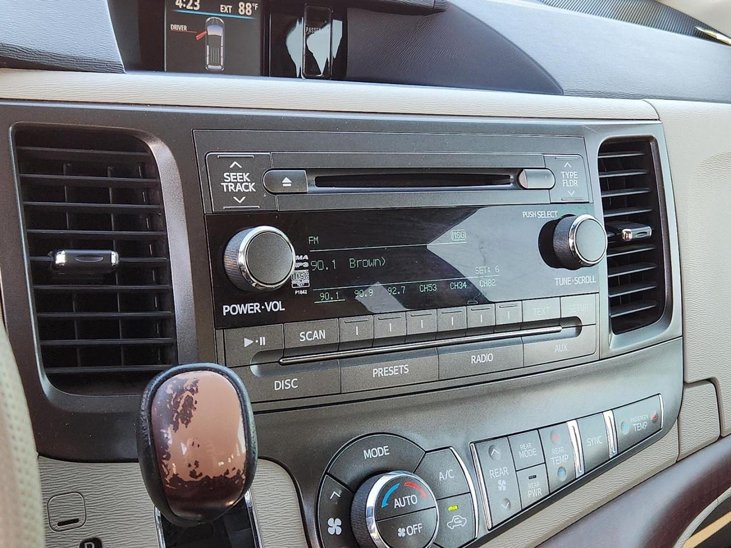 2013 MAROON Toyota Sienna XLE V6 8 Passenger (5TDYK3DC0DS) with an 3.5L V-6 DOHC, variable valve control, regular unleaded, engine with 266HP engine, located at 4711 Ave Q, Lubbock, TX, 79412, (806) 687-2362, 33.551304, -101.855293 - Photo#19