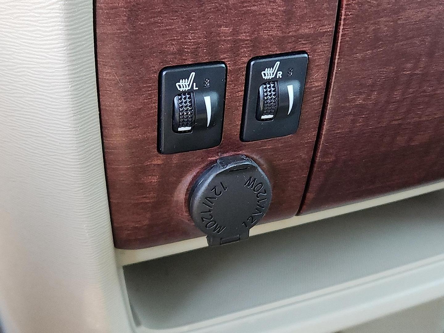 2013 MAROON Toyota Sienna XLE V6 8 Passenger (5TDYK3DC0DS) with an 3.5L V-6 DOHC, variable valve control, regular unleaded, engine with 266HP engine, located at 4711 Ave Q, Lubbock, TX, 79412, (806) 687-2362, 33.551304, -101.855293 - Photo#21