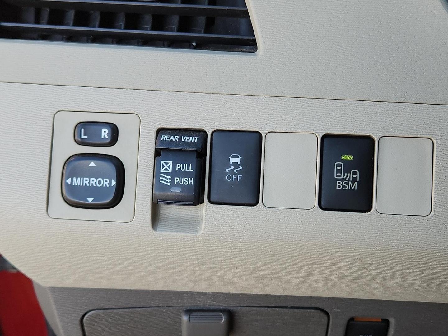 2013 MAROON Toyota Sienna XLE V6 8 Passenger (5TDYK3DC0DS) with an 3.5L V-6 DOHC, variable valve control, regular unleaded, engine with 266HP engine, located at 4711 Ave Q, Lubbock, TX, 79412, (806) 687-2362, 33.551304, -101.855293 - Photo#23