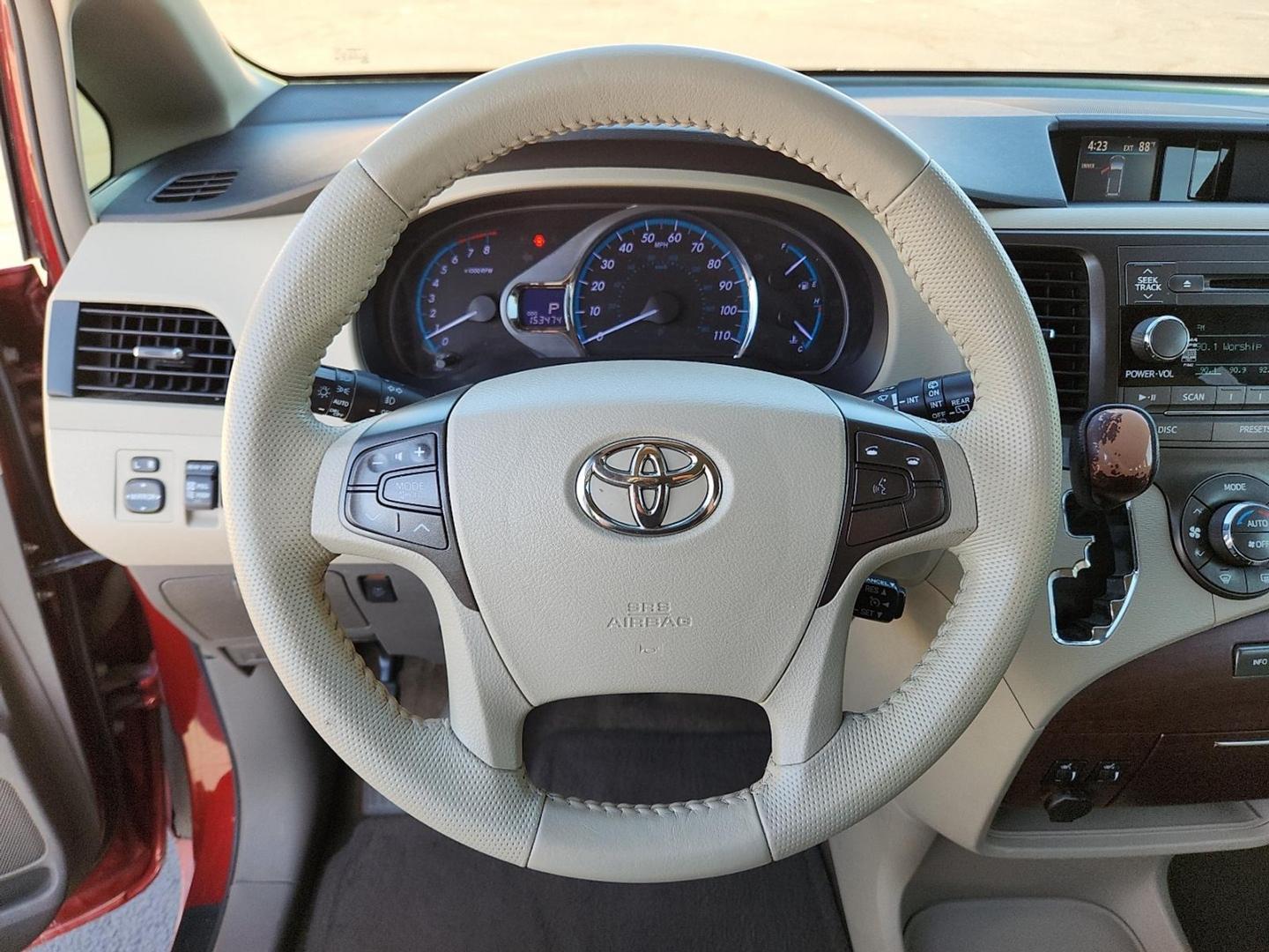 2013 MAROON Toyota Sienna XLE V6 8 Passenger (5TDYK3DC0DS) with an 3.5L V-6 DOHC, variable valve control, regular unleaded, engine with 266HP engine, located at 4711 Ave Q, Lubbock, TX, 79412, (806) 687-2362, 33.551304, -101.855293 - Photo#27