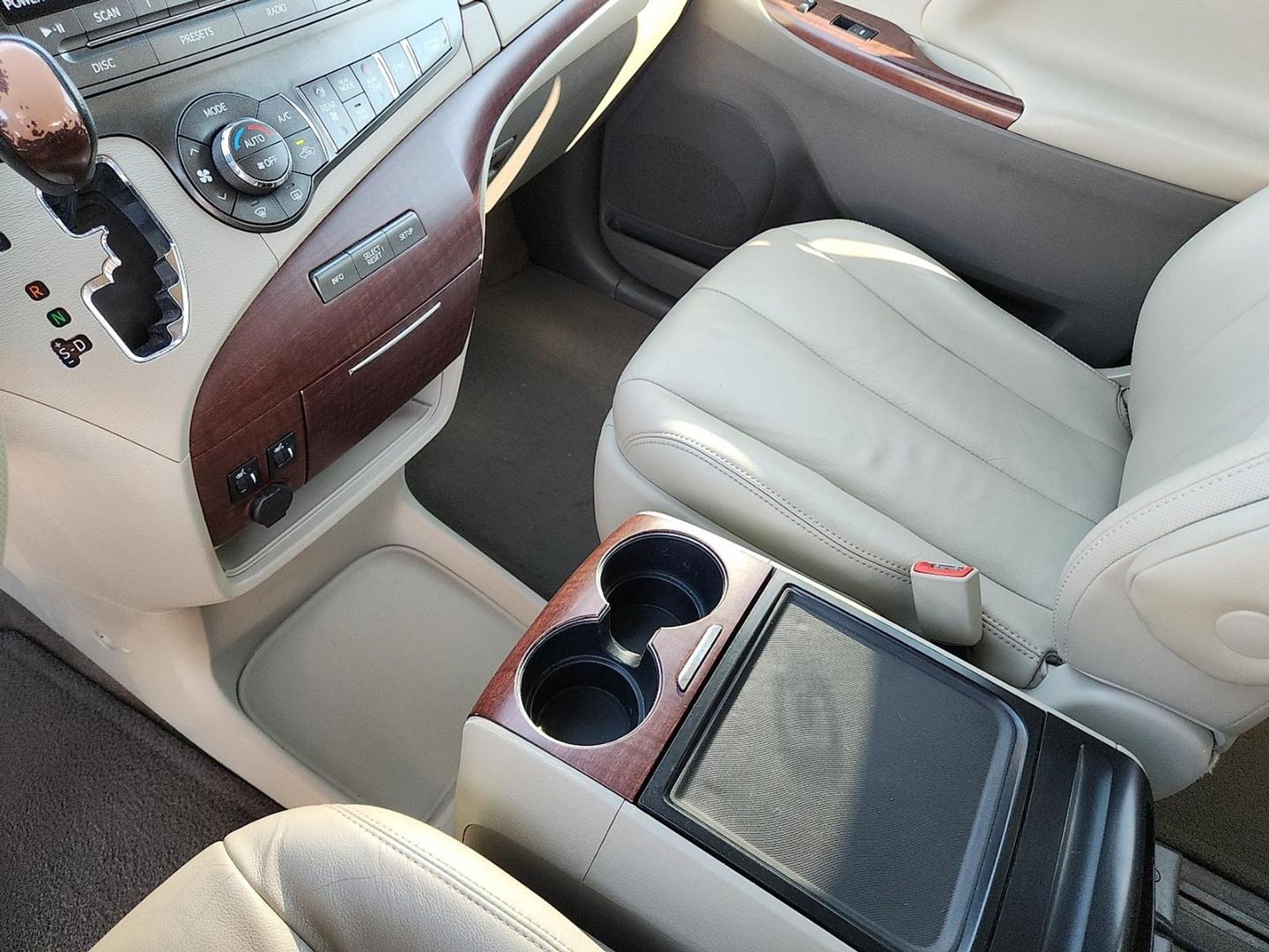 2013 MAROON Toyota Sienna XLE V6 8 Passenger (5TDYK3DC0DS) with an 3.5L V-6 DOHC, variable valve control, regular unleaded, engine with 266HP engine, located at 4711 Ave Q, Lubbock, TX, 79412, (806) 687-2362, 33.551304, -101.855293 - Photo#28