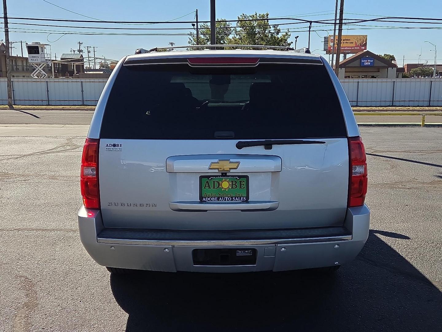 2014 Silver Ice Metallic - GAN /Ebony - 196 Chevrolet Suburban 1500 LTZ (1GNSCKE03ER) with an Vortec 5.3L V-8 variable valve control, regular unleaded, engine with cylinder deactivation and 320HP engine, located at 4711 Ave Q, Lubbock, TX, 79412, (806) 687-2362, 33.551304, -101.855293 - Photo#3