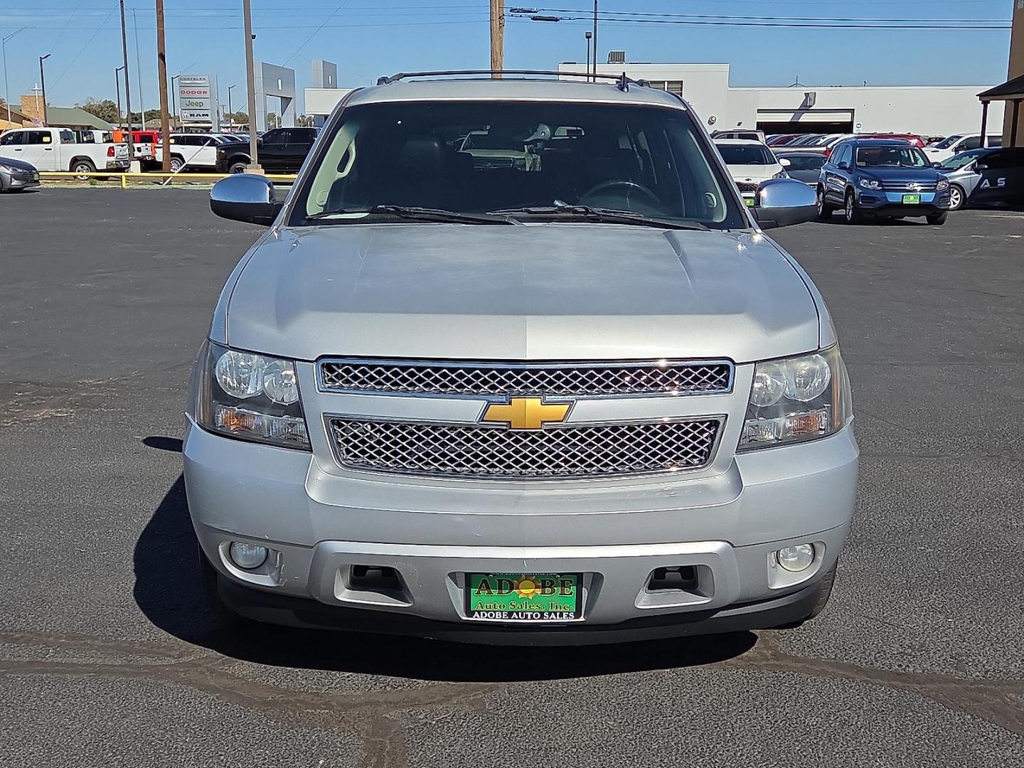 2014 Silver Ice Metallic - GAN /Ebony - 196 Chevrolet Suburban 1500 LTZ (1GNSCKE03ER) with an Vortec 5.3L V-8 variable valve control, regular unleaded, engine with cylinder deactivation and 320HP engine, located at 4711 Ave Q, Lubbock, TX, 79412, (806) 687-2362, 33.551304, -101.855293 - Photo#7