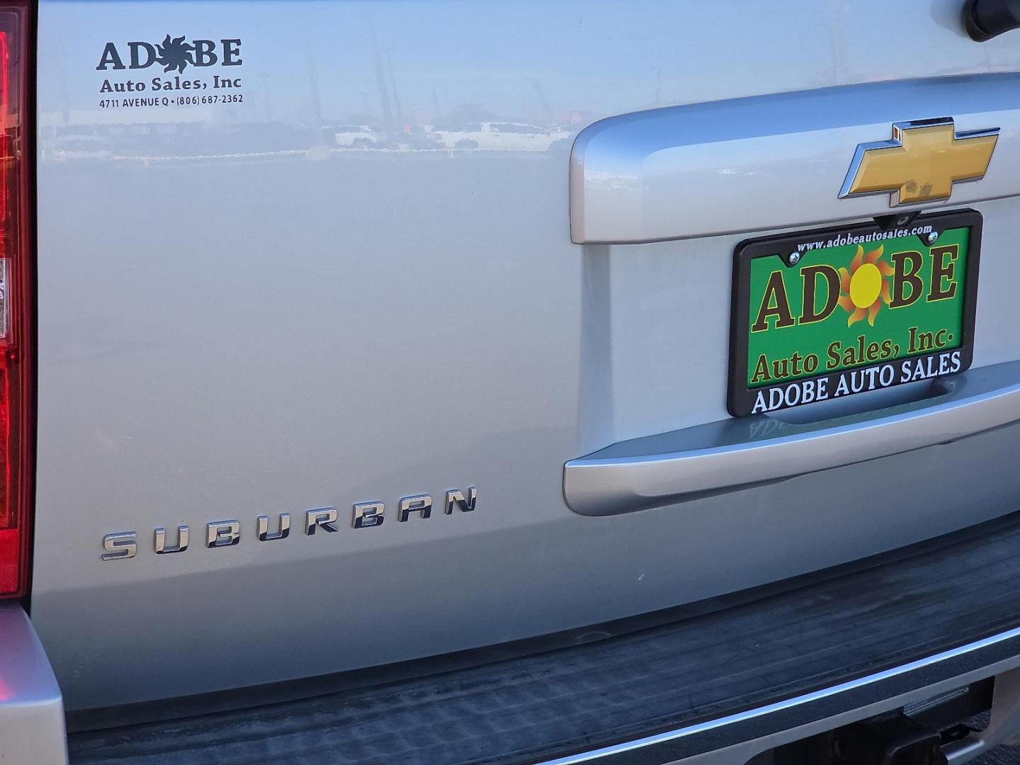 2014 Silver Ice Metallic - GAN /Ebony - 196 Chevrolet Suburban 1500 LTZ (1GNSCKE03ER) with an Vortec 5.3L V-8 variable valve control, regular unleaded, engine with cylinder deactivation and 320HP engine, located at 4711 Ave Q, Lubbock, TX, 79412, (806) 687-2362, 33.551304, -101.855293 - Photo#16