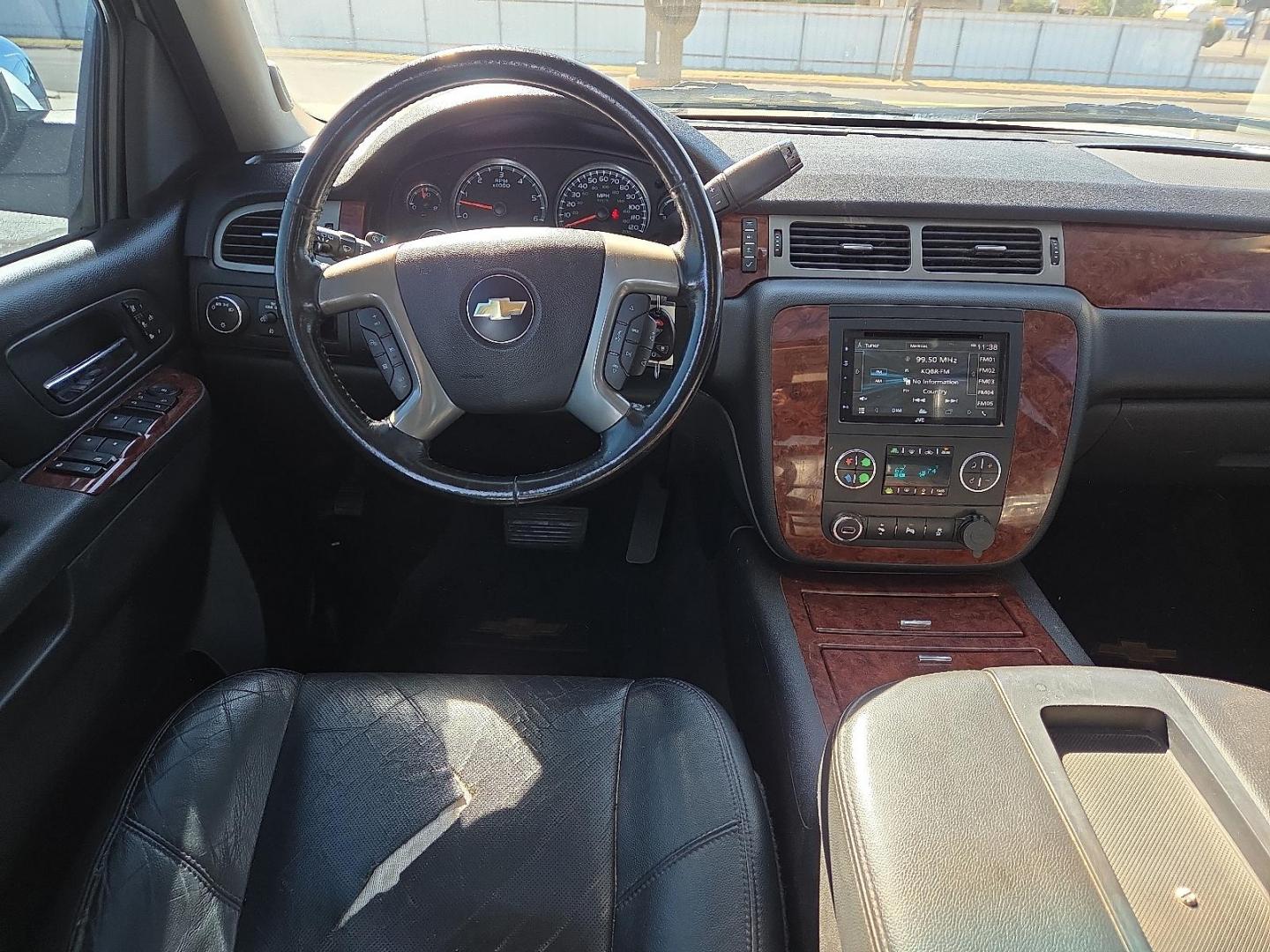 2014 Silver Ice Metallic - GAN /Ebony - 196 Chevrolet Suburban 1500 LTZ (1GNSCKE03ER) with an Vortec 5.3L V-8 variable valve control, regular unleaded, engine with cylinder deactivation and 320HP engine, located at 4711 Ave Q, Lubbock, TX, 79412, (806) 687-2362, 33.551304, -101.855293 - Photo#19