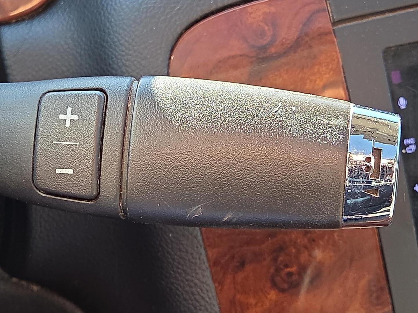 2014 Silver Ice Metallic - GAN /Ebony - 196 Chevrolet Suburban 1500 LTZ (1GNSCKE03ER) with an Vortec 5.3L V-8 variable valve control, regular unleaded, engine with cylinder deactivation and 320HP engine, located at 4711 Ave Q, Lubbock, TX, 79412, (806) 687-2362, 33.551304, -101.855293 - Photo#28