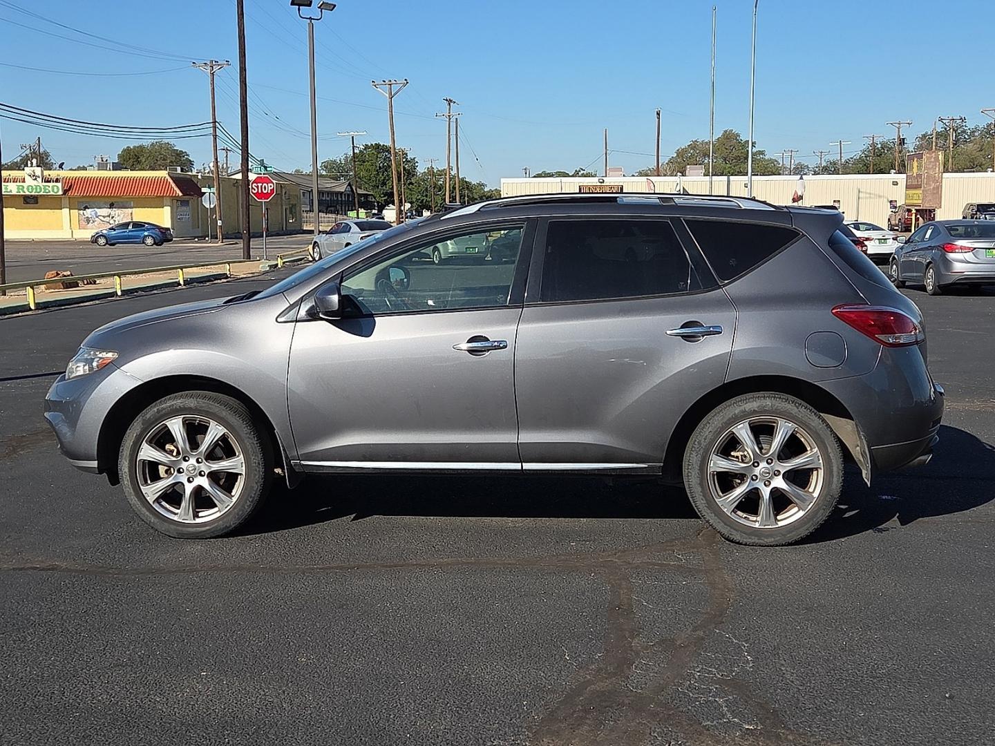 2014 Gun Metallic - KAD /Black - G Nissan Murano LE (JN8AZ1MUXEW) with an 3.5L V-6 DOHC, variable valve control, regular gasoline, engine with 260HP engine, located at 4711 Ave Q, Lubbock, TX, 79412, (806) 687-2362, 33.551304, -101.855293- Photo#1