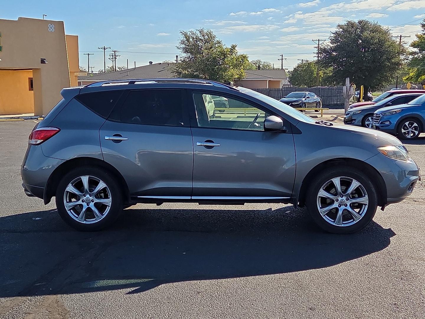2014 Gun Metallic - KAD /Black - G Nissan Murano LE (JN8AZ1MUXEW) with an 3.5L V-6 DOHC, variable valve control, regular gasoline, engine with 260HP engine, located at 4711 Ave Q, Lubbock, TX, 79412, (806) 687-2362, 33.551304, -101.855293- Photo#5
