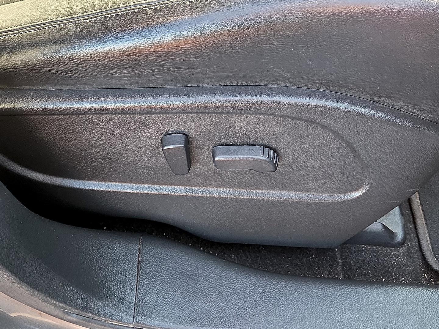 2014 Gun Metallic - KAD /Black - G Nissan Murano LE (JN8AZ1MUXEW) with an 3.5L V-6 DOHC, variable valve control, regular gasoline, engine with 260HP engine, located at 4711 Ave Q, Lubbock, TX, 79412, (806) 687-2362, 33.551304, -101.855293- Photo#11