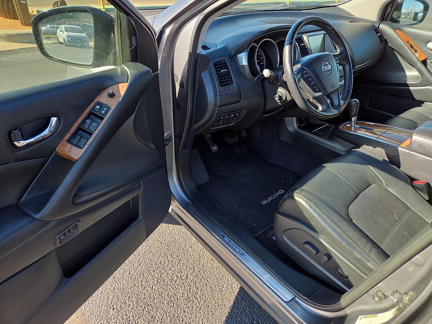 2014 Gun Metallic - KAD /Black - G Nissan Murano LE (JN8AZ1MUXEW) with an 3.5L V-6 DOHC, variable valve control, regular gasoline, engine with 260HP engine, located at 4711 Ave Q, Lubbock, TX, 79412, (806) 687-2362, 33.551304, -101.855293- Photo#21