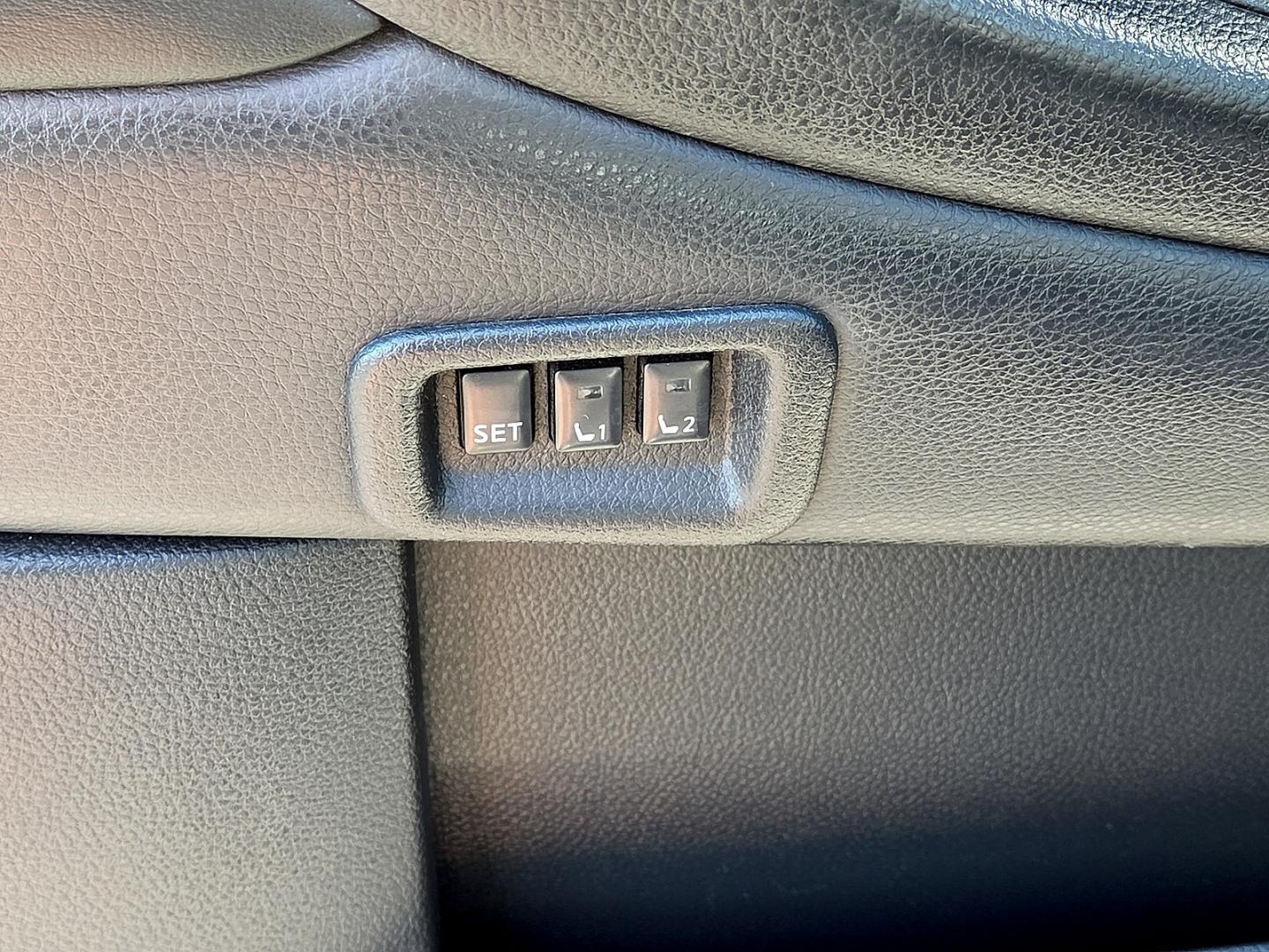 2014 Gun Metallic - KAD /Black - G Nissan Murano LE (JN8AZ1MUXEW) with an 3.5L V-6 DOHC, variable valve control, regular gasoline, engine with 260HP engine, located at 4711 Ave Q, Lubbock, TX, 79412, (806) 687-2362, 33.551304, -101.855293- Photo#24