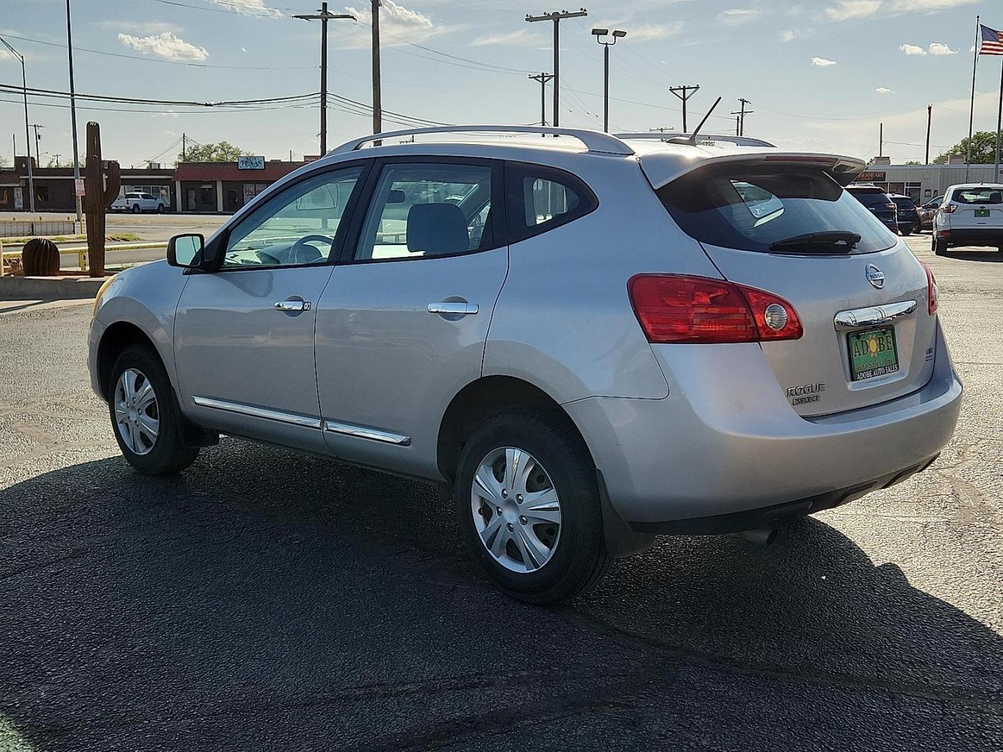 2015 SILVER /Black - G Nissan Rogue Select S (JN8AS5MT8FW) with an 2.5L I-4 DOHC, variable valve control, regular unleaded, engine with 170HP engine, located at 4711 Ave Q, Lubbock, TX, 79412, (806) 687-2362, 33.551304, -101.855293 - Photo#2