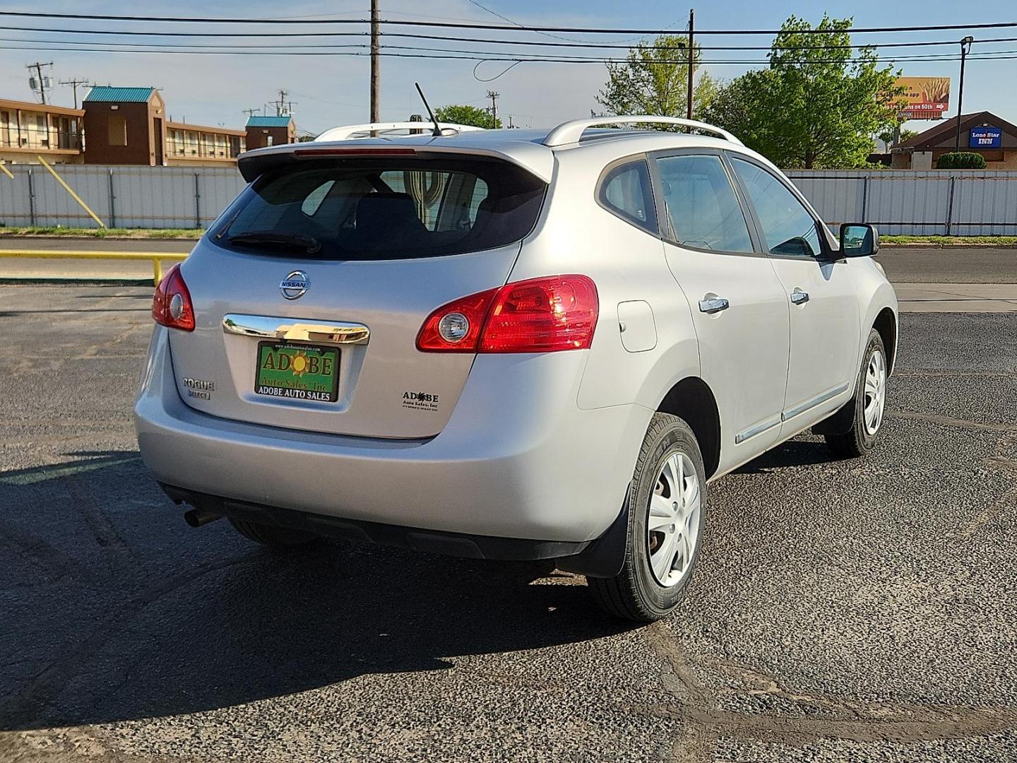 2015 SILVER /Black - G Nissan Rogue Select S (JN8AS5MT8FW) with an 2.5L I-4 DOHC, variable valve control, regular unleaded, engine with 170HP engine, located at 4711 Ave Q, Lubbock, TX, 79412, (806) 687-2362, 33.551304, -101.855293 - Photo#3