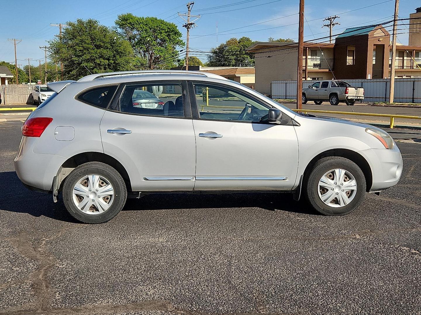 2015 SILVER /Black - G Nissan Rogue Select S (JN8AS5MT8FW) with an 2.5L I-4 DOHC, variable valve control, regular unleaded, engine with 170HP engine, located at 4711 Ave Q, Lubbock, TX, 79412, (806) 687-2362, 33.551304, -101.855293 - Photo#4
