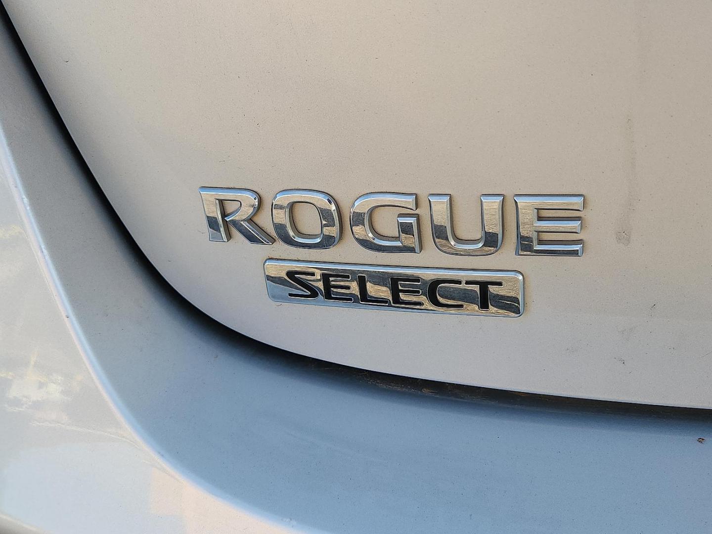 2015 SILVER /Black - G Nissan Rogue Select S (JN8AS5MT8FW) with an 2.5L I-4 DOHC, variable valve control, regular unleaded, engine with 170HP engine, located at 4711 Ave Q, Lubbock, TX, 79412, (806) 687-2362, 33.551304, -101.855293 - Photo#10