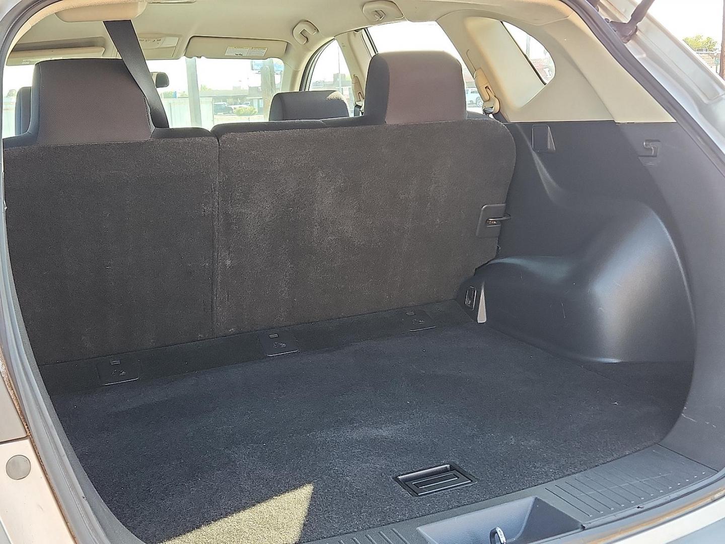 2015 SILVER /Black - G Nissan Rogue Select S (JN8AS5MT8FW) with an 2.5L I-4 DOHC, variable valve control, regular unleaded, engine with 170HP engine, located at 4711 Ave Q, Lubbock, TX, 79412, (806) 687-2362, 33.551304, -101.855293 - Photo#11