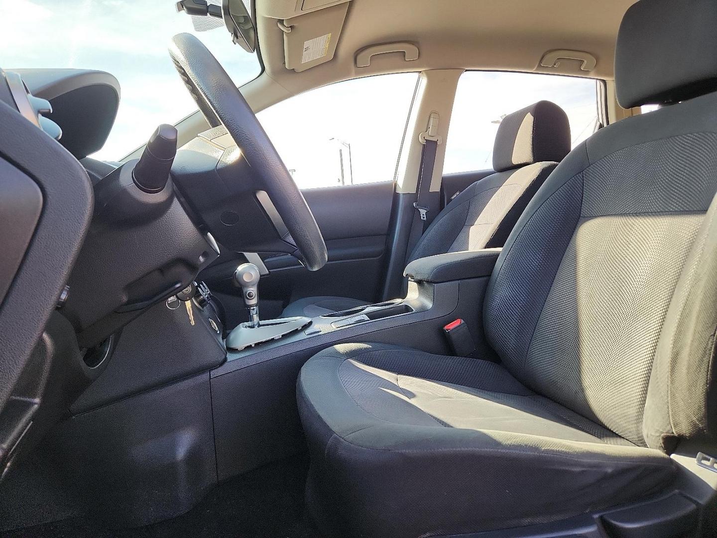 2015 SILVER /Black - G Nissan Rogue Select S (JN8AS5MT8FW) with an 2.5L I-4 DOHC, variable valve control, regular unleaded, engine with 170HP engine, located at 4711 Ave Q, Lubbock, TX, 79412, (806) 687-2362, 33.551304, -101.855293 - Photo#17