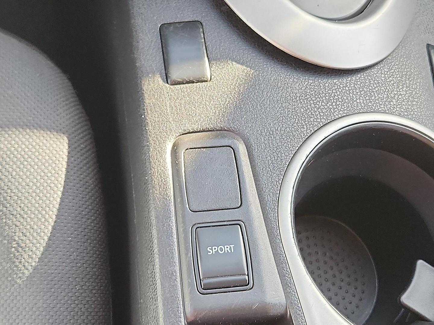 2015 SILVER /Black - G Nissan Rogue Select S (JN8AS5MT8FW) with an 2.5L I-4 DOHC, variable valve control, regular unleaded, engine with 170HP engine, located at 4711 Ave Q, Lubbock, TX, 79412, (806) 687-2362, 33.551304, -101.855293 - Photo#21