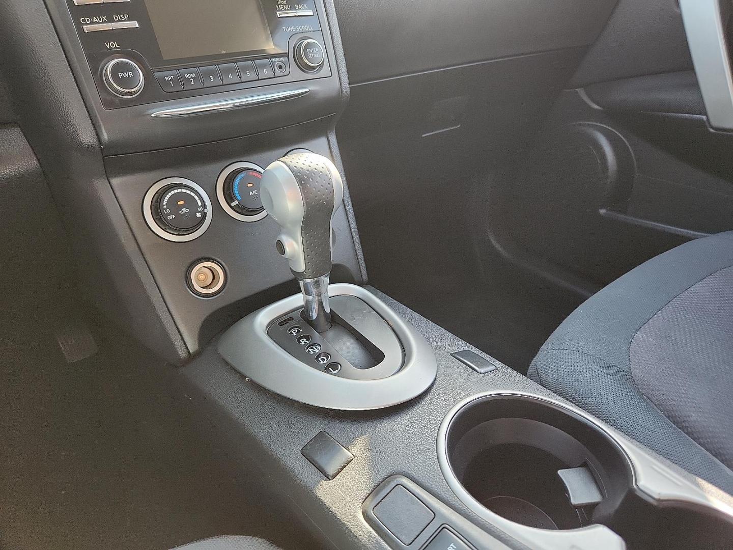 2015 SILVER /Black - G Nissan Rogue Select S (JN8AS5MT8FW) with an 2.5L I-4 DOHC, variable valve control, regular unleaded, engine with 170HP engine, located at 4711 Ave Q, Lubbock, TX, 79412, (806) 687-2362, 33.551304, -101.855293 - Photo#29