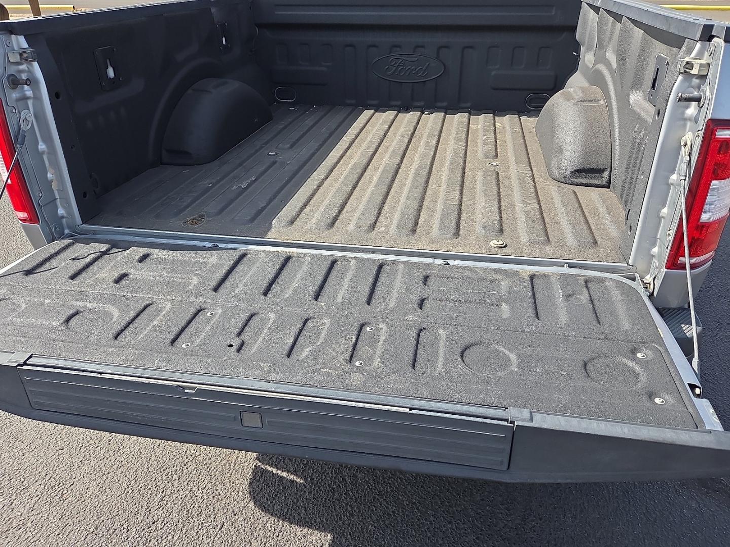 2020 Iconic Silver Metallic - JS /Medium Earth Gray - MG Ford F-150 XLT (1FTEW1E51LK) with an 5L V-8 port/direct injection, DOHC, variable valve control, regular unleaded, engine with 395HP engine, located at 4711 Ave Q, Lubbock, TX, 79412, (806) 687-2362, 33.551304, -101.855293- Photo#15