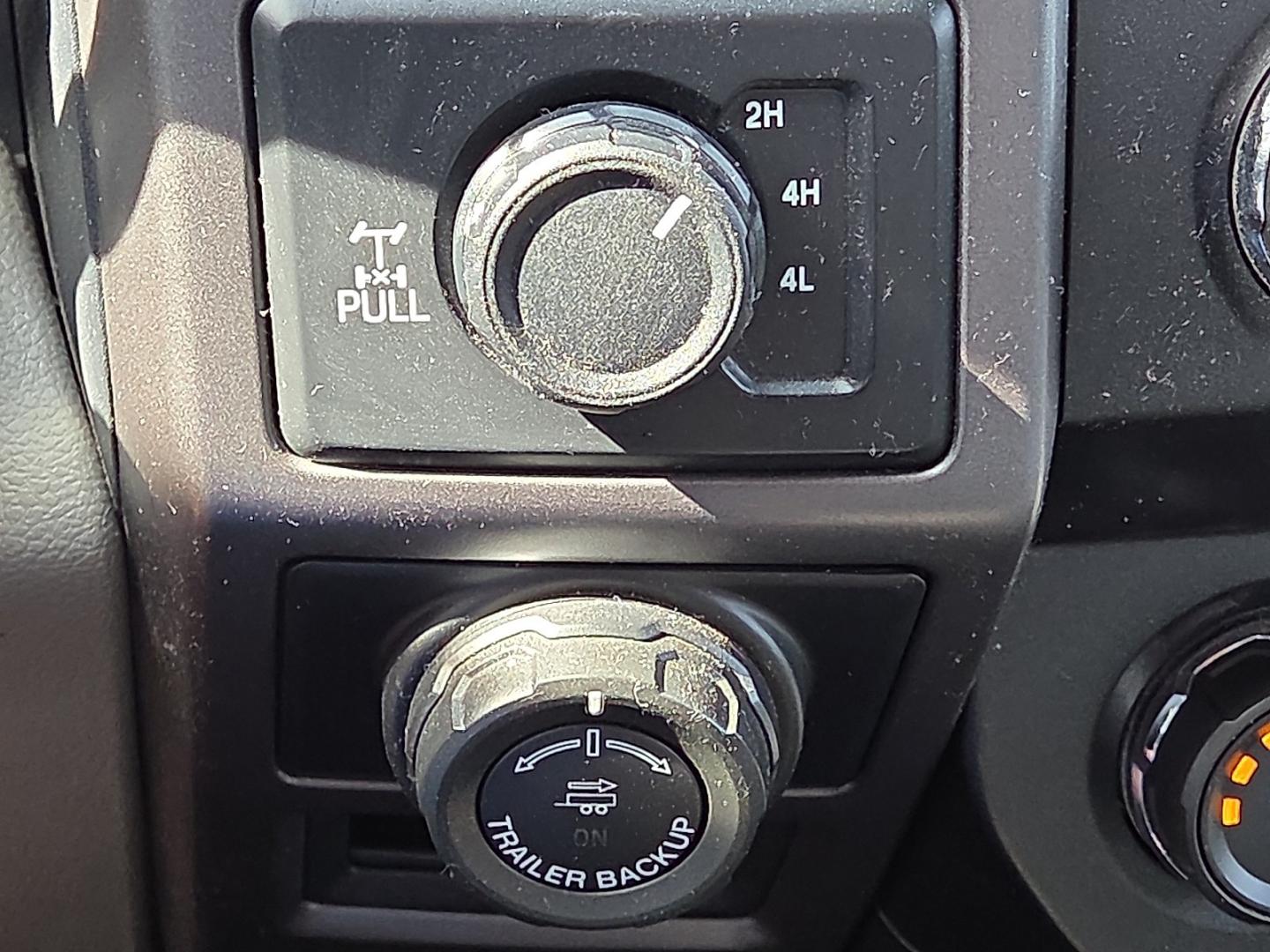 2020 Iconic Silver Metallic - JS /Medium Earth Gray - MG Ford F-150 XLT (1FTEW1E51LK) with an 5L V-8 port/direct injection, DOHC, variable valve control, regular unleaded, engine with 395HP engine, located at 4711 Ave Q, Lubbock, TX, 79412, (806) 687-2362, 33.551304, -101.855293- Photo#28