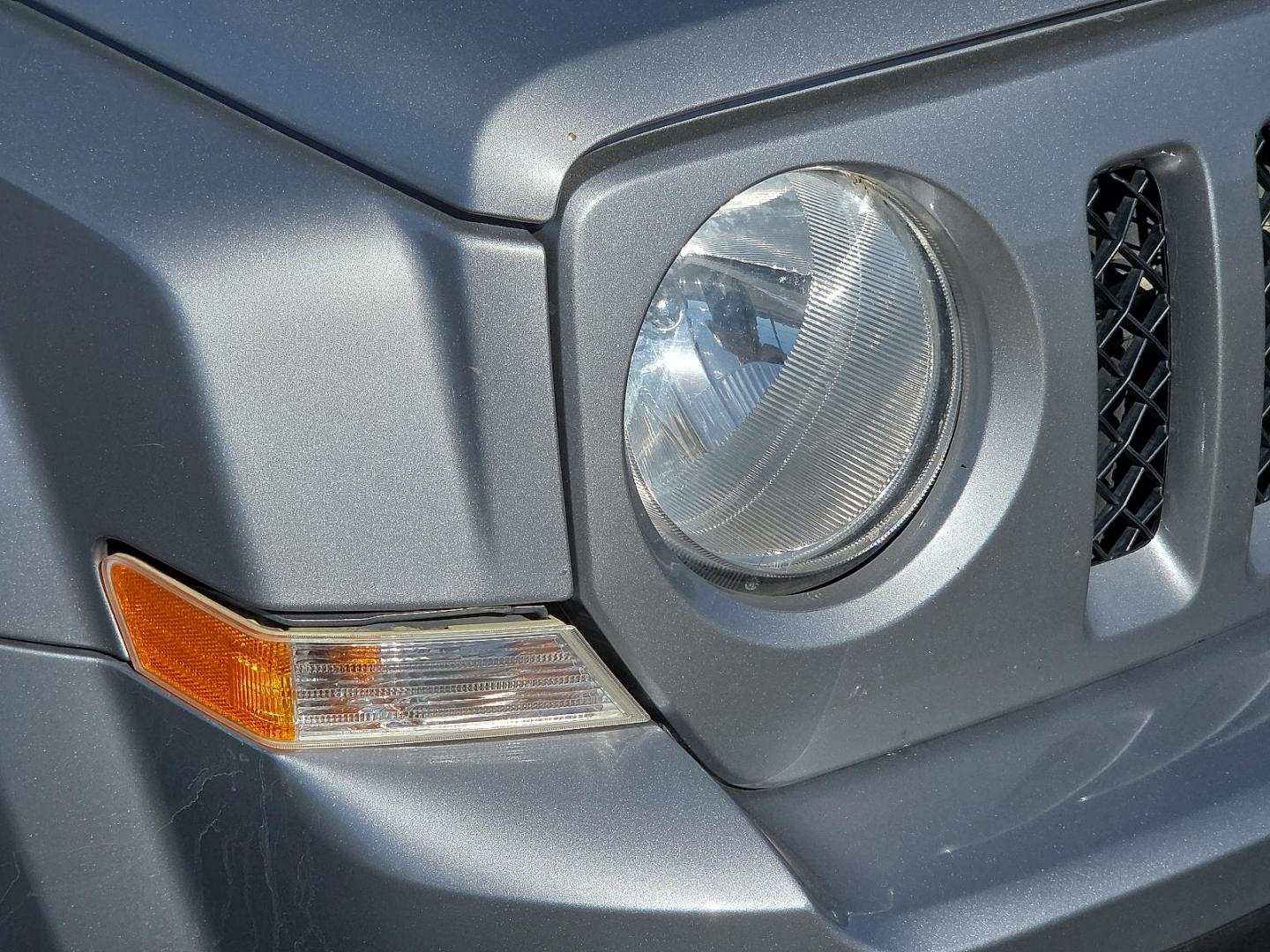 2017 Billet Silver Metallic Clearcoat - PSC /Dark Slate Gray - DV Jeep Patriot Latitude FWD (1C4NJPFA1HD) with an 2L I-4 DOHC, variable valve control, regular unleaded, engine with 158HP engine, located at 4711 Ave Q, Lubbock, TX, 79412, (806) 687-2362, 33.551304, -101.855293 - Photo#9