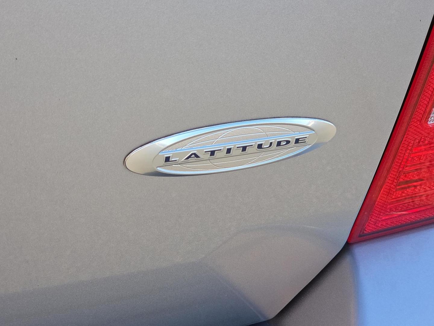 2017 Billet Silver Metallic Clearcoat - PSC /Dark Slate Gray - DV Jeep Patriot Latitude FWD (1C4NJPFA1HD) with an 2L I-4 DOHC, variable valve control, regular unleaded, engine with 158HP engine, located at 4711 Ave Q, Lubbock, TX, 79412, (806) 687-2362, 33.551304, -101.855293 - Photo#15