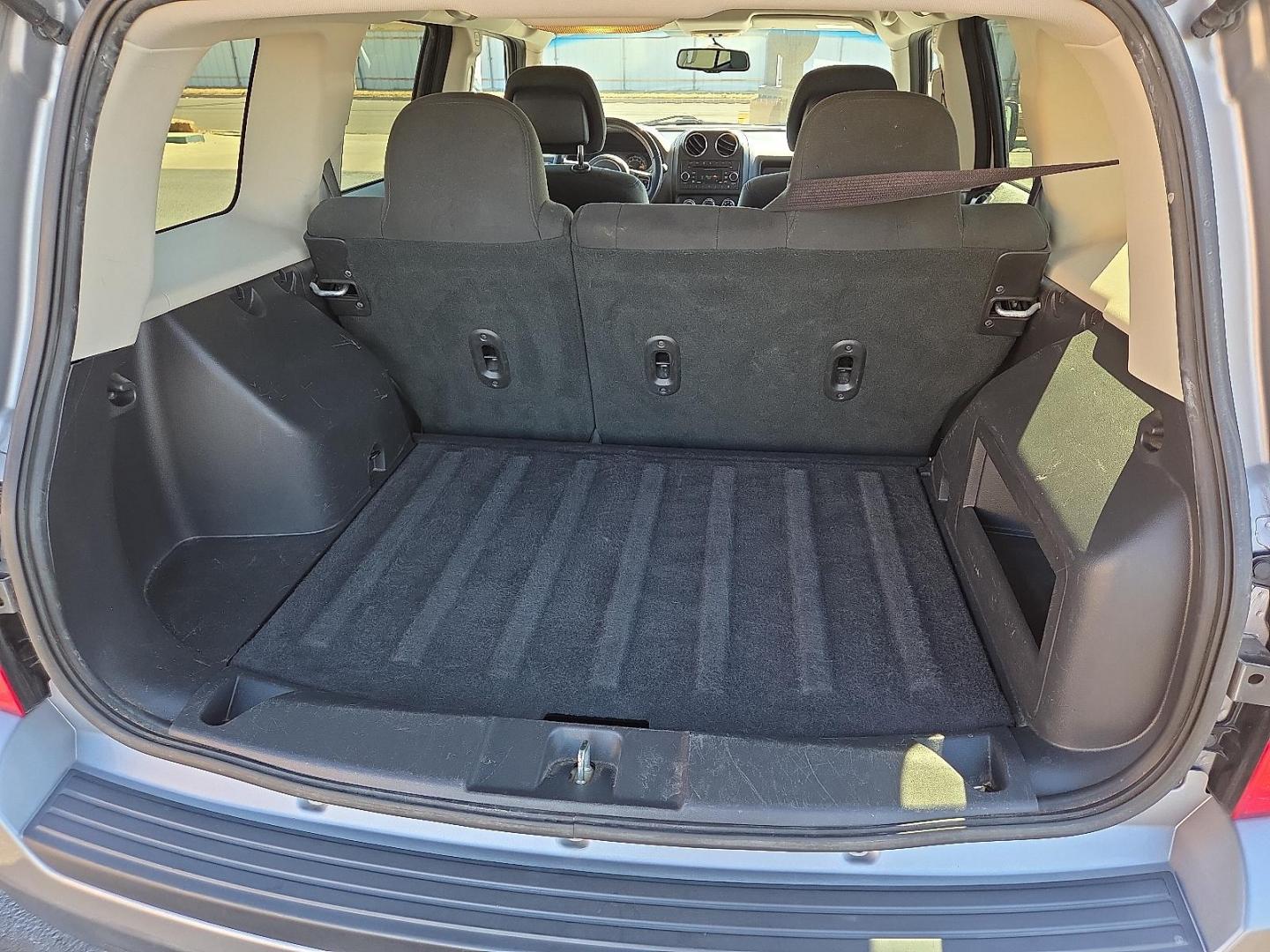 2017 Billet Silver Metallic Clearcoat - PSC /Dark Slate Gray - DV Jeep Patriot Latitude FWD (1C4NJPFA1HD) with an 2L I-4 DOHC, variable valve control, regular unleaded, engine with 158HP engine, located at 4711 Ave Q, Lubbock, TX, 79412, (806) 687-2362, 33.551304, -101.855293 - Photo#16