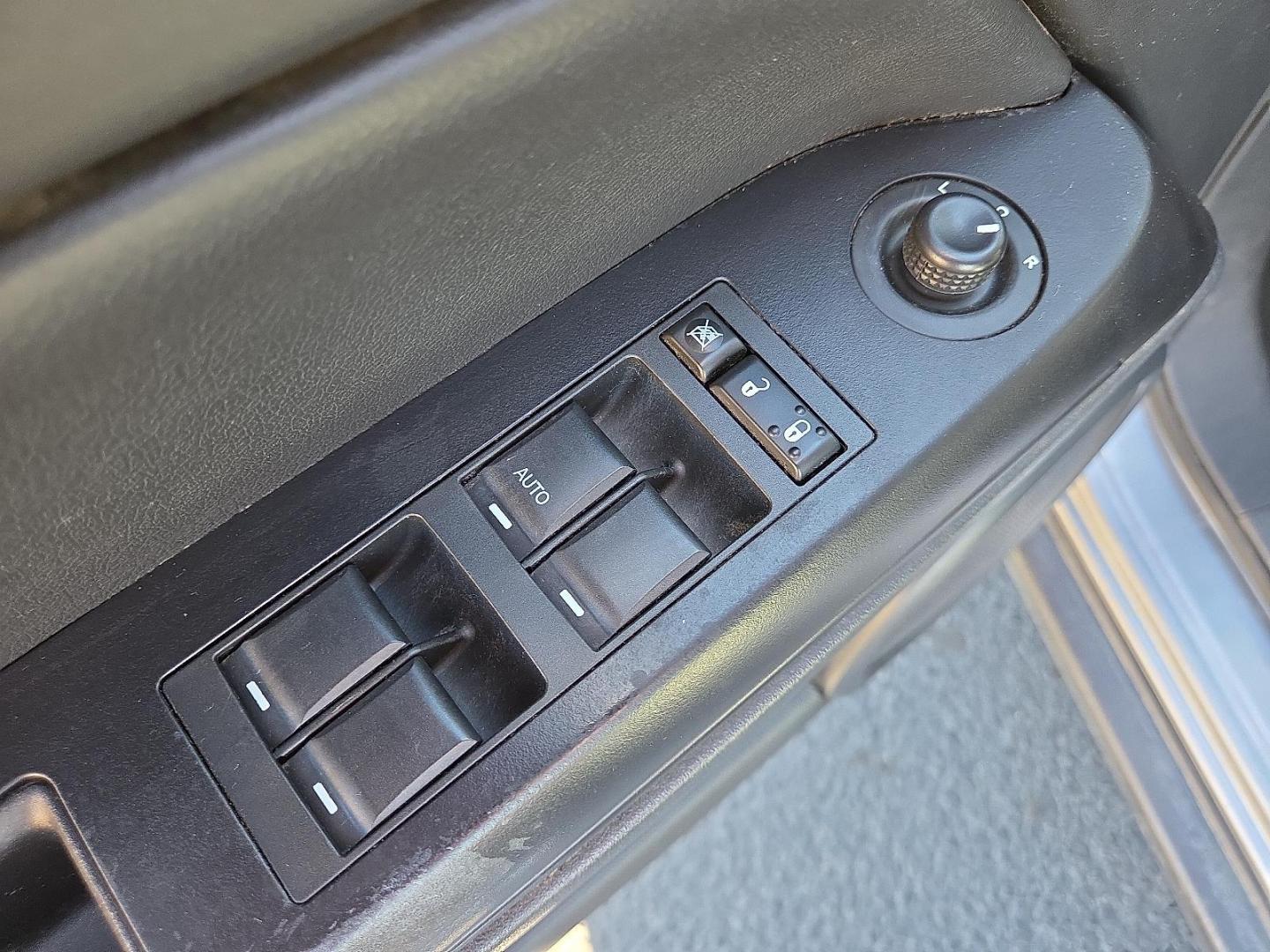 2017 Billet Silver Metallic Clearcoat - PSC /Dark Slate Gray - DV Jeep Patriot Latitude FWD (1C4NJPFA1HD) with an 2L I-4 DOHC, variable valve control, regular unleaded, engine with 158HP engine, located at 4711 Ave Q, Lubbock, TX, 79412, (806) 687-2362, 33.551304, -101.855293 - Photo#20