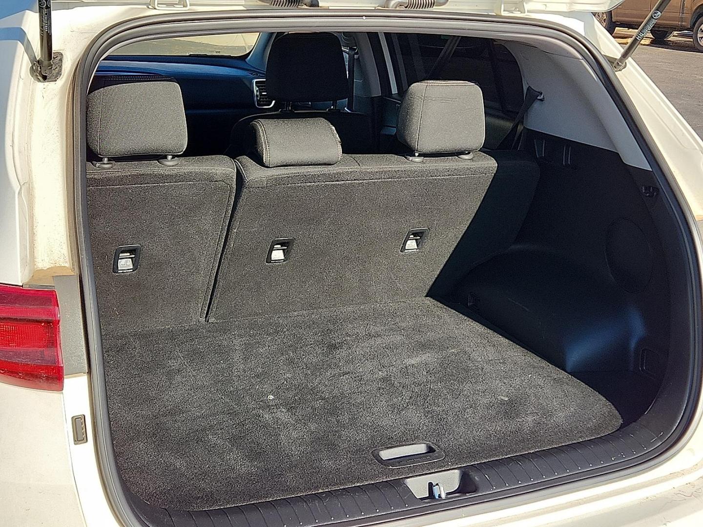 2021 WHITE Kia Sportage LX (KNDPM3AC5M7) with an Theta II 2.4L I-4 gasoline direct injection, DOHC, D-CVVT variable valve control, regular unleaded, engine with 181HP engine, located at 4711 Ave Q, Lubbock, TX, 79412, (806) 687-2362, 33.551304, -101.855293 - Photo#7