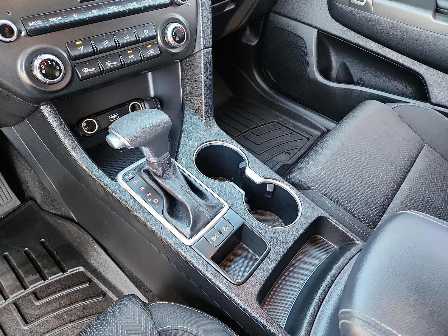 2021 WHITE Kia Sportage LX (KNDPM3AC5M7) with an Theta II 2.4L I-4 gasoline direct injection, DOHC, D-CVVT variable valve control, regular unleaded, engine with 181HP engine, located at 4711 Ave Q, Lubbock, TX, 79412, (806) 687-2362, 33.551304, -101.855293 - Photo#17