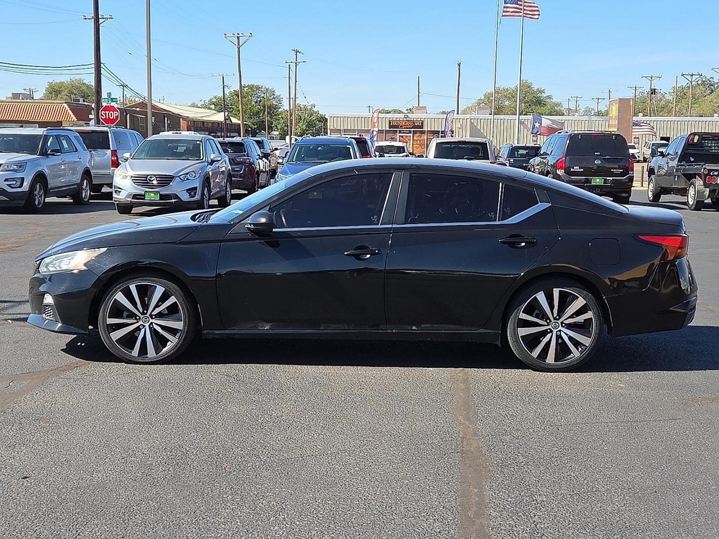2019 Super Black - KH3 /Sport - N Nissan Altima 2.5 SR (1N4BL4CV2KC) with an 2.5L I-4 gasoline direct injection, DOHC, CVTCS variable valve control, regular unleaded, engine with 182HP engine, located at 4711 Ave Q, Lubbock, TX, 79412, (806) 687-2362, 33.551304, -101.855293 - Photo#1