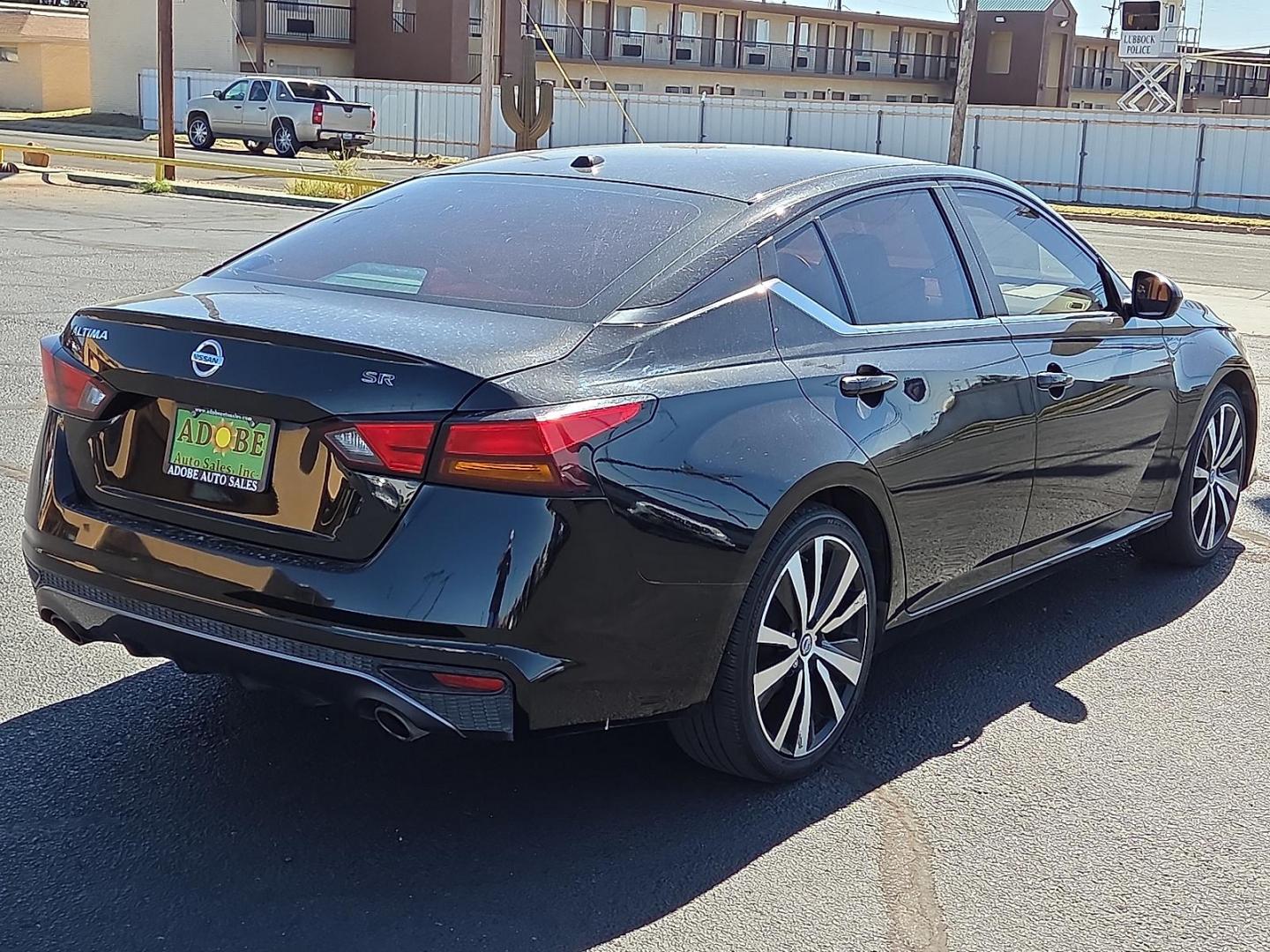 2019 Super Black - KH3 /Sport - N Nissan Altima 2.5 SR (1N4BL4CV2KC) with an 2.5L I-4 gasoline direct injection, DOHC, CVTCS variable valve control, regular unleaded, engine with 182HP engine, located at 4711 Ave Q, Lubbock, TX, 79412, (806) 687-2362, 33.551304, -101.855293 - Photo#4