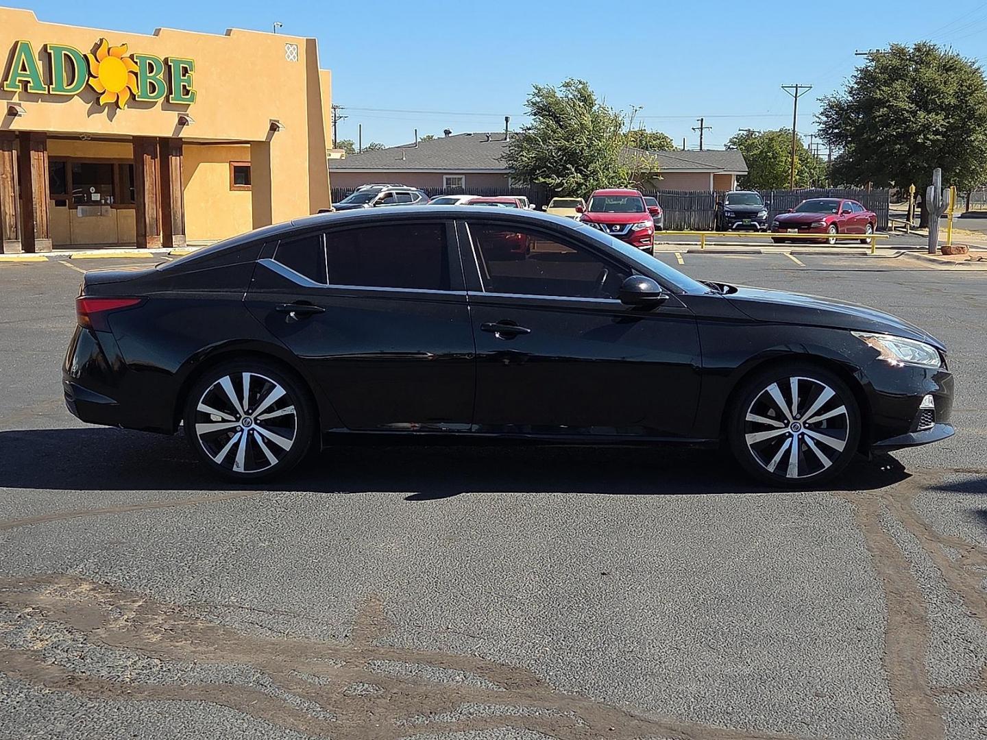 2019 Super Black - KH3 /Sport - N Nissan Altima 2.5 SR (1N4BL4CV2KC) with an 2.5L I-4 gasoline direct injection, DOHC, CVTCS variable valve control, regular unleaded, engine with 182HP engine, located at 4711 Ave Q, Lubbock, TX, 79412, (806) 687-2362, 33.551304, -101.855293 - Photo#5