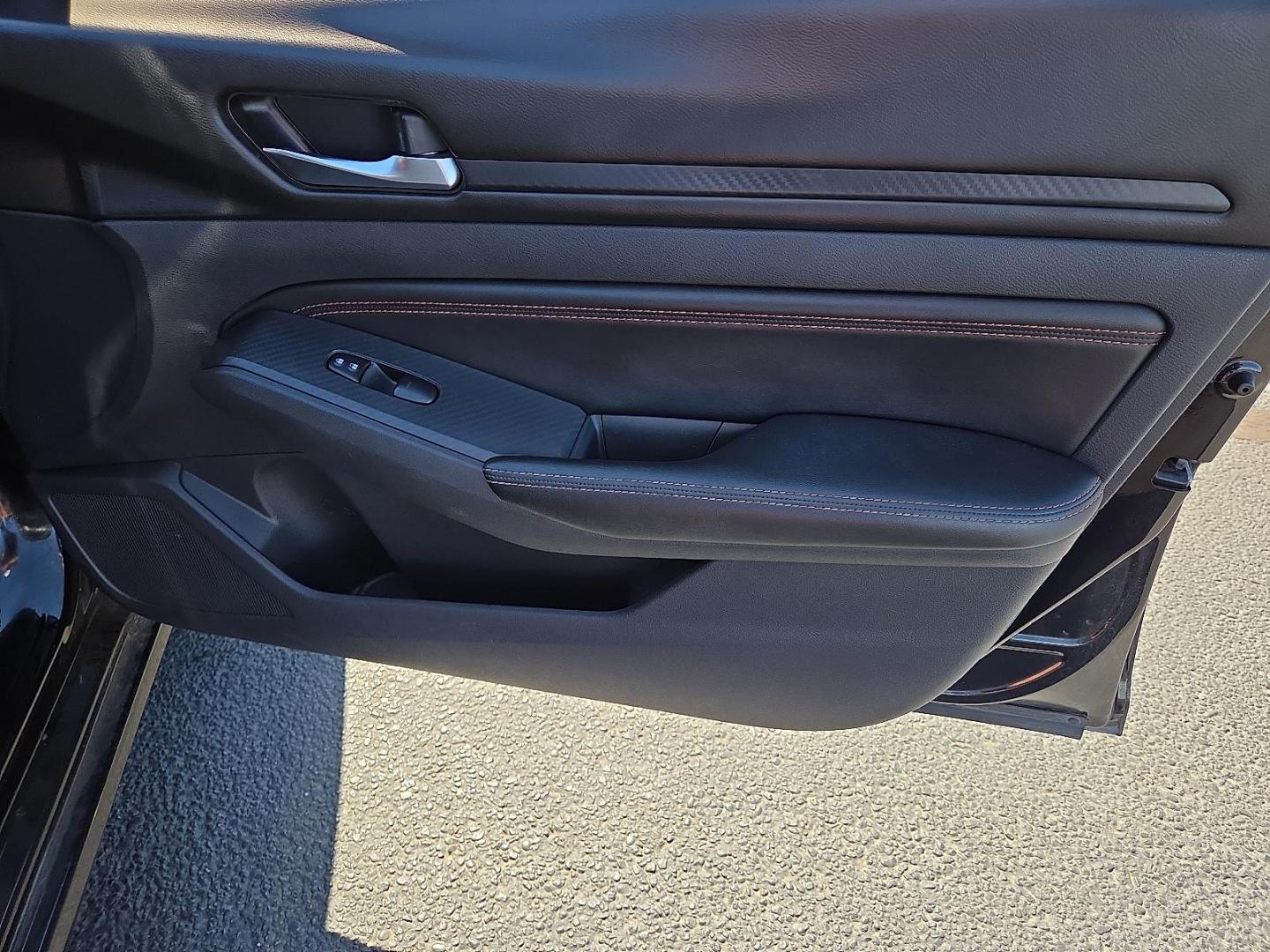 2019 Super Black - KH3 /Sport - N Nissan Altima 2.5 SR (1N4BL4CV2KC) with an 2.5L I-4 gasoline direct injection, DOHC, CVTCS variable valve control, regular unleaded, engine with 182HP engine, located at 4711 Ave Q, Lubbock, TX, 79412, (806) 687-2362, 33.551304, -101.855293 - Photo#11