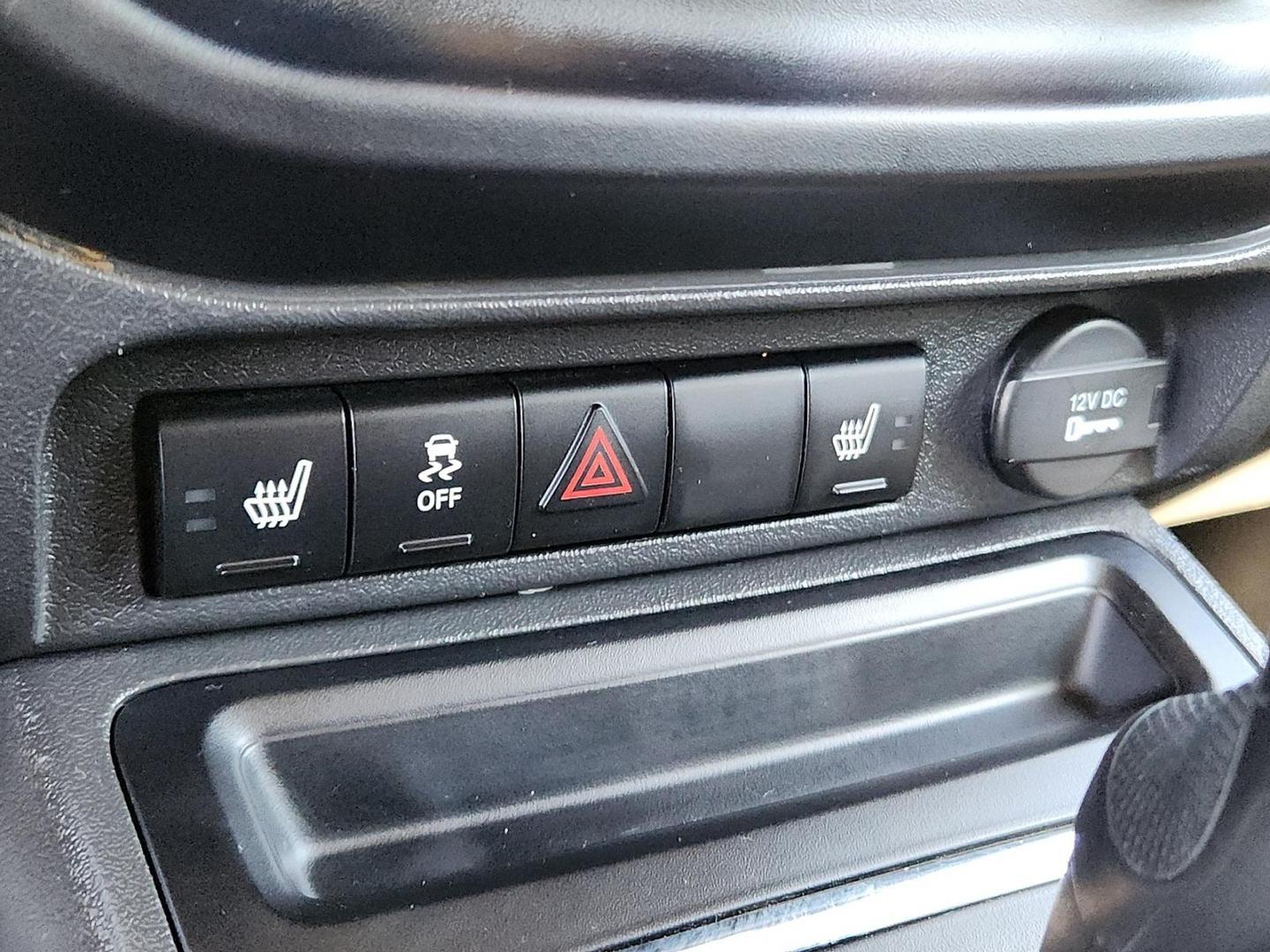 2012 BLACK Jeep Patriot Latitude (1C4NJPFB6CD) with an 2.4L I-4 DOHC, variable valve control, regular unleaded, engine with 172HP engine, located at 4711 Ave Q, Lubbock, TX, 79412, (806) 687-2362, 33.551304, -101.855293 - Photo#19