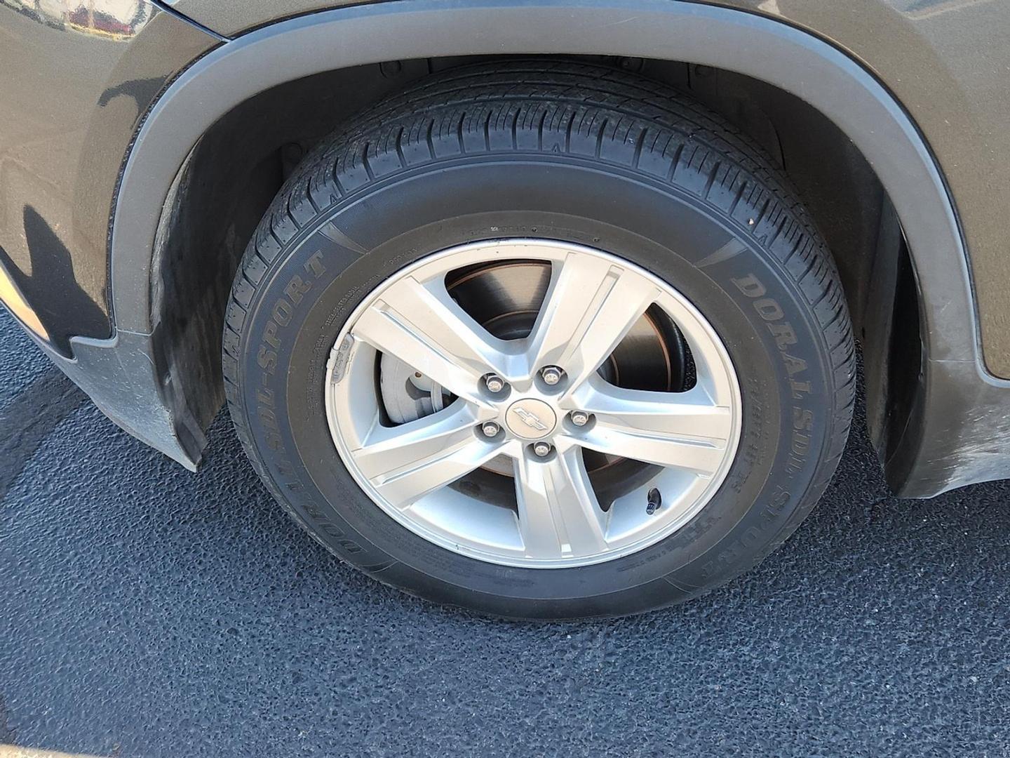 2019 GRAY Chevrolet Trax LS (3GNCJKSBXKL) with an Ecotec 1.4L I-4 DOHC, variable valve control, intercooled turbo, regular unleaded, engine with 138HP engine, located at 4711 Ave Q, Lubbock, TX, 79412, (806) 687-2362, 33.551304, -101.855293 - Photo#6