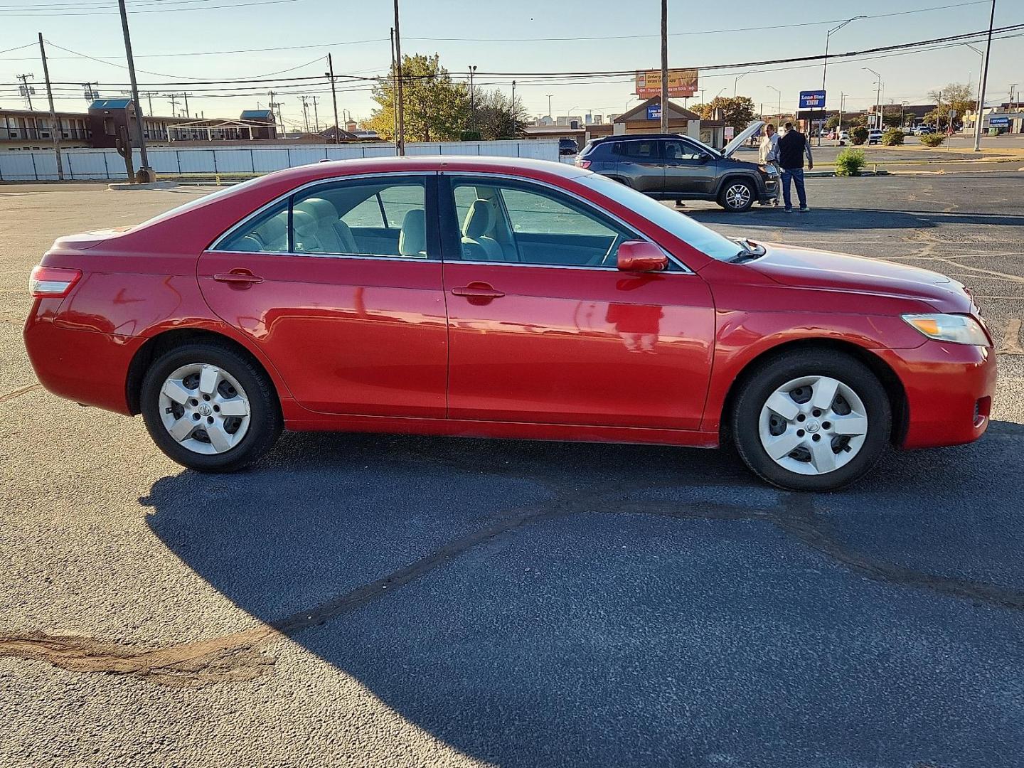 2011 RED Toyota Camry LE (4T1BF3EKXBU) with an 2.5L I-4 DOHC, variable valve control, regular unleaded, engine with 169HP engine, located at 4711 Ave Q, Lubbock, TX, 79412, (806) 687-2362, 33.551304, -101.855293 - Photo#4