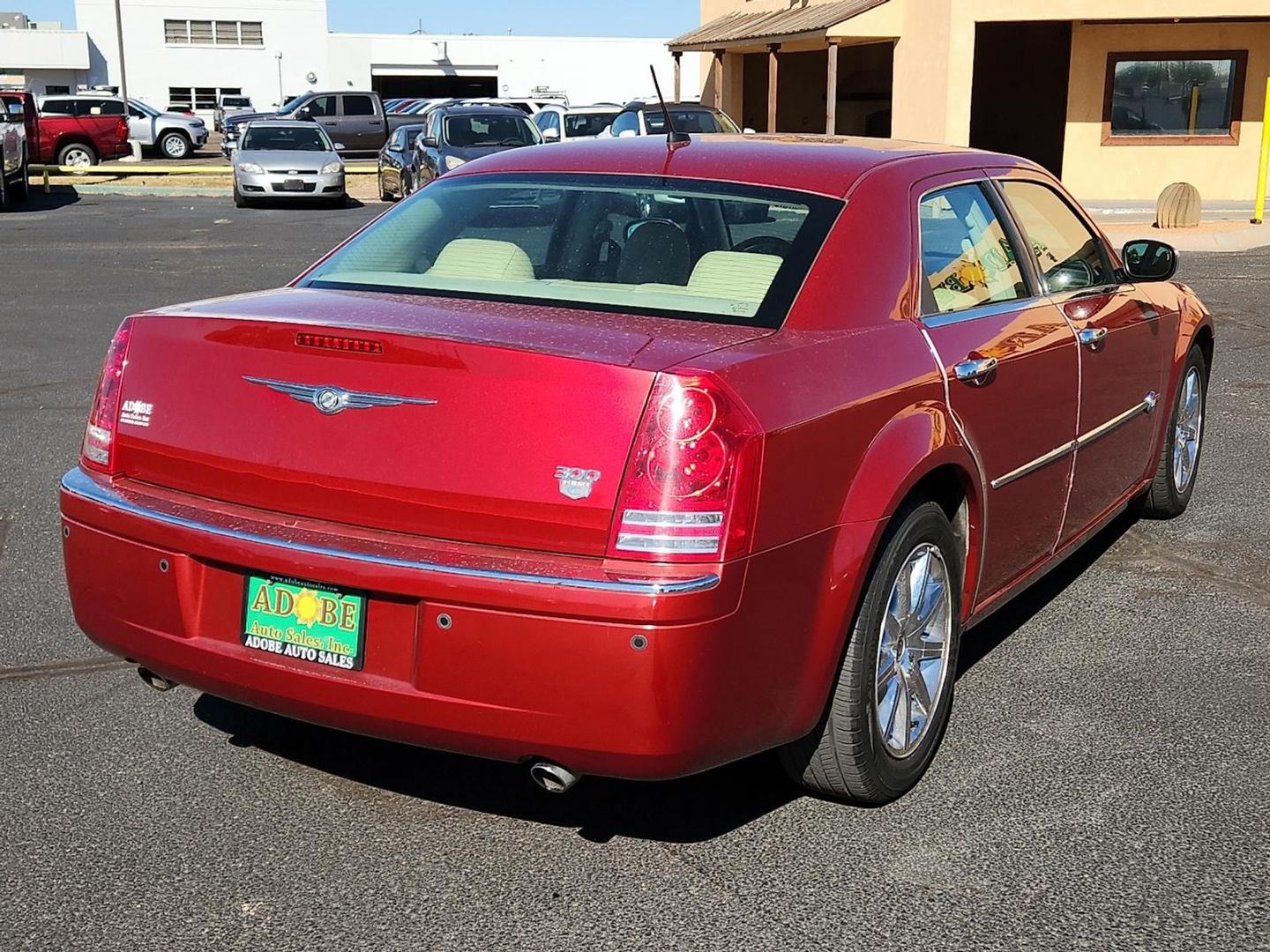2008 RED Chrysler 300C Hemi (2C3LA63HX8H) with an HEMI 5.7L V-8 regular unleaded, engine with cylinder deactivation and 340HP engine, located at 4711 Ave Q, Lubbock, TX, 79412, (806) 687-2362, 33.551304, -101.855293 - Photo#3