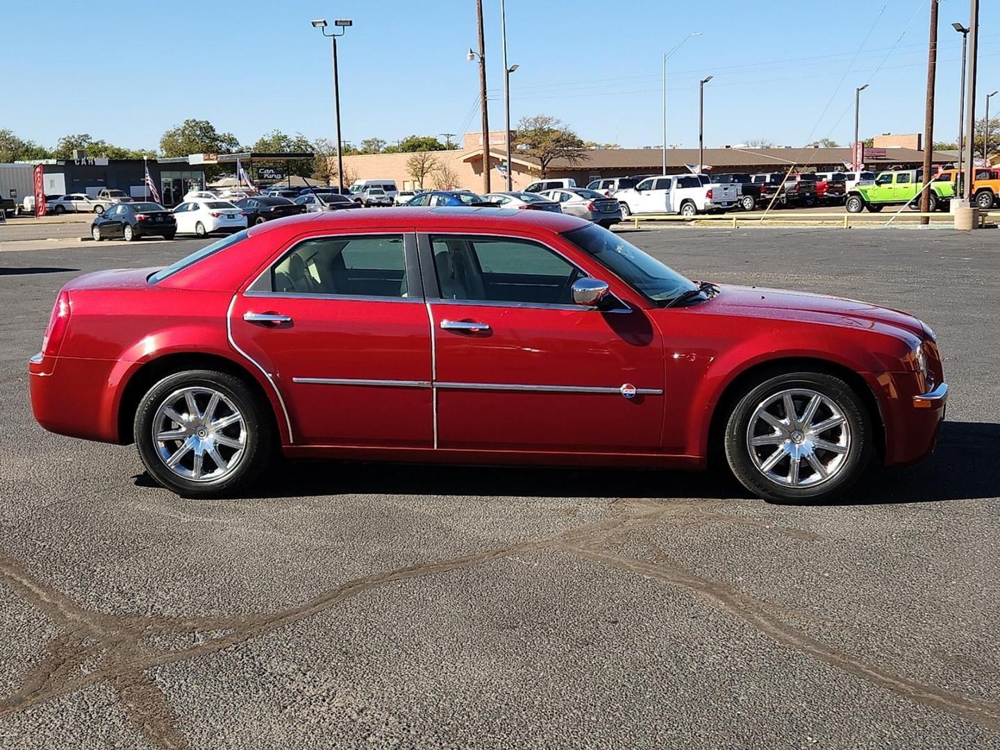 2008 RED Chrysler 300C Hemi (2C3LA63HX8H) with an HEMI 5.7L V-8 regular unleaded, engine with cylinder deactivation and 340HP engine, located at 4711 Ave Q, Lubbock, TX, 79412, (806) 687-2362, 33.551304, -101.855293 - Photo#4