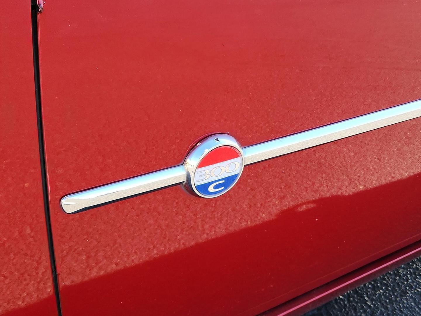 2008 RED Chrysler 300C Hemi (2C3LA63HX8H) with an HEMI 5.7L V-8 regular unleaded, engine with cylinder deactivation and 340HP engine, located at 4711 Ave Q, Lubbock, TX, 79412, (806) 687-2362, 33.551304, -101.855293 - Photo#7