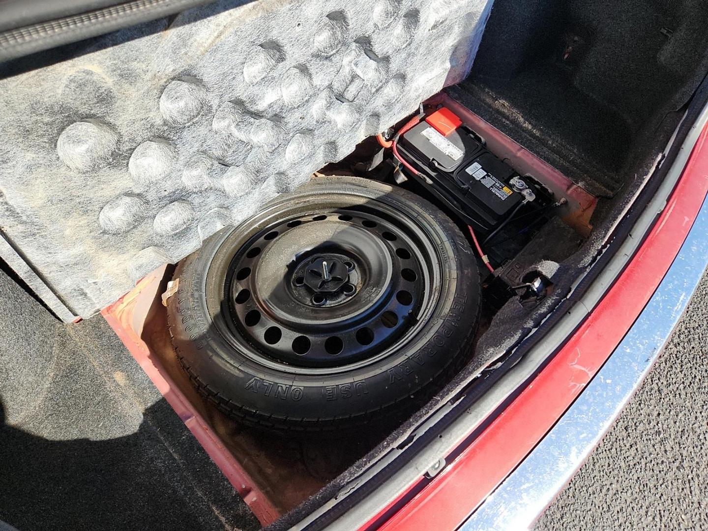 2008 RED Chrysler 300C Hemi (2C3LA63HX8H) with an HEMI 5.7L V-8 regular unleaded, engine with cylinder deactivation and 340HP engine, located at 4711 Ave Q, Lubbock, TX, 79412, (806) 687-2362, 33.551304, -101.855293 - Photo#10