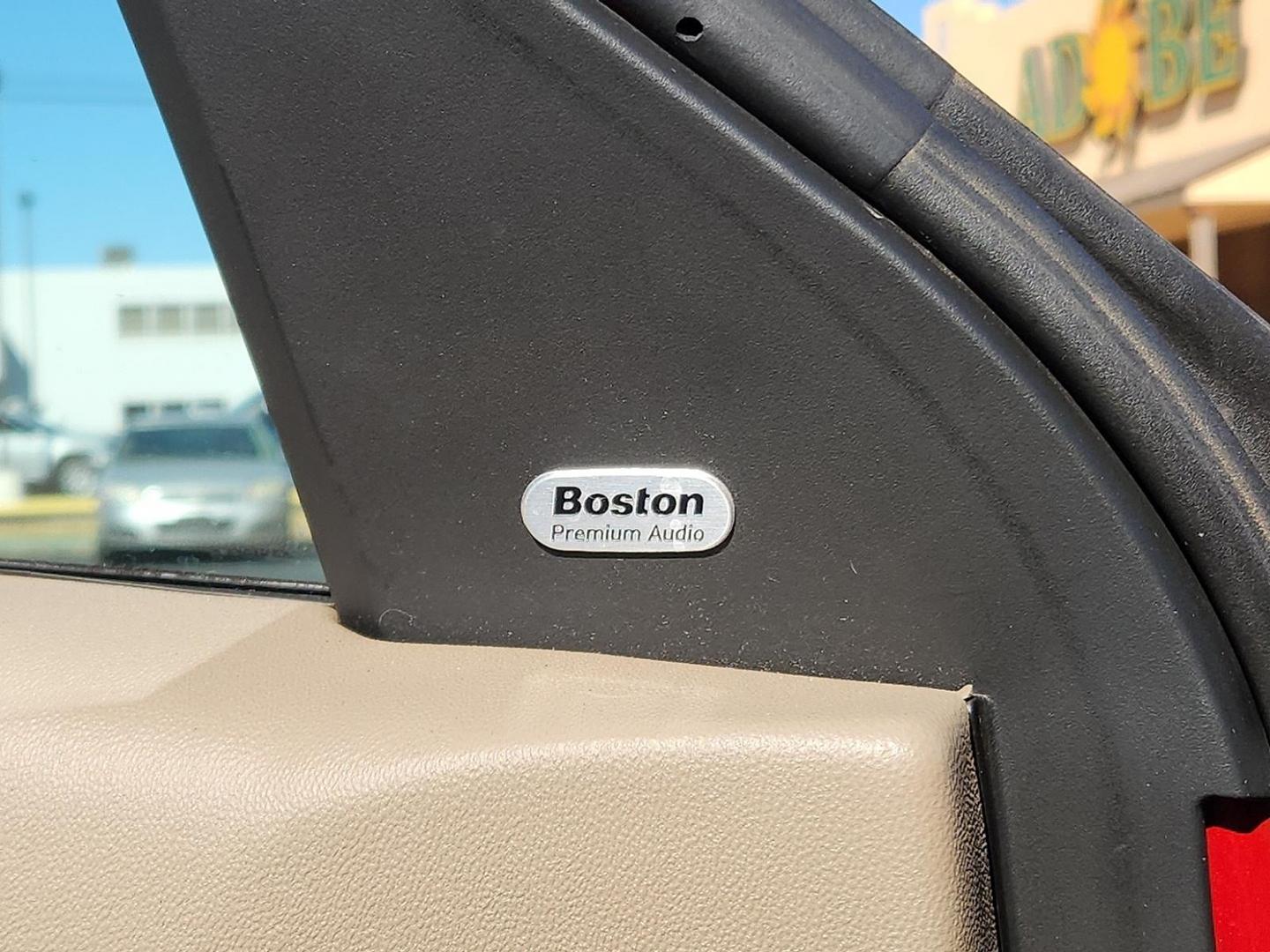 2008 RED Chrysler 300C Hemi (2C3LA63HX8H) with an HEMI 5.7L V-8 regular unleaded, engine with cylinder deactivation and 340HP engine, located at 4711 Ave Q, Lubbock, TX, 79412, (806) 687-2362, 33.551304, -101.855293 - Photo#18